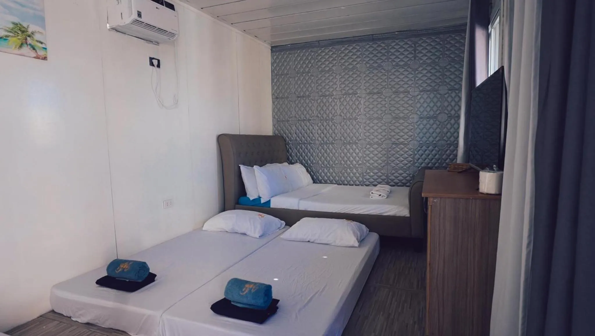 Photo of the whole room in A&A of the North