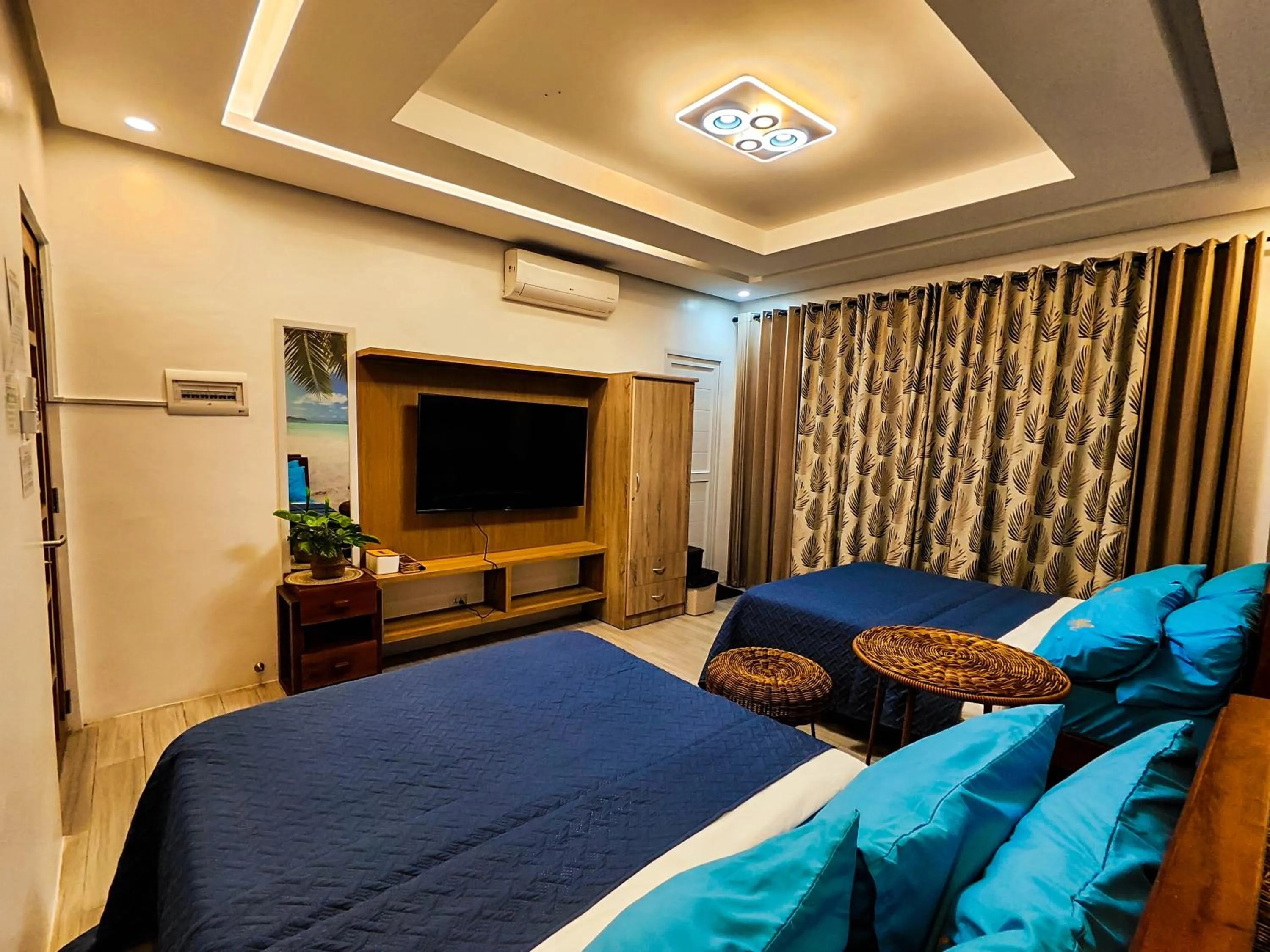 Photo of the whole room in A&A of the North