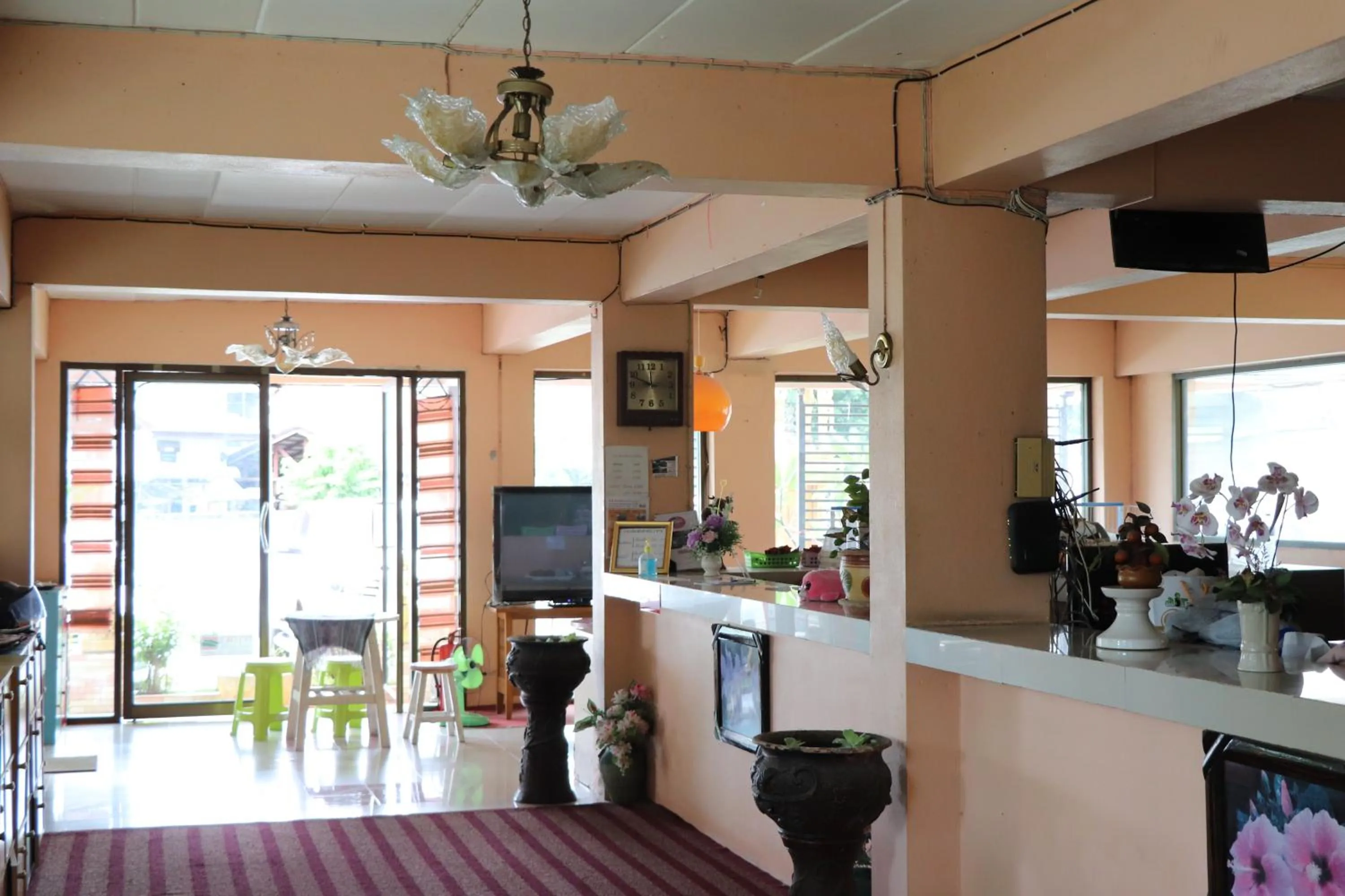 Lobby or reception in OYO 75408 Tipsiri Place