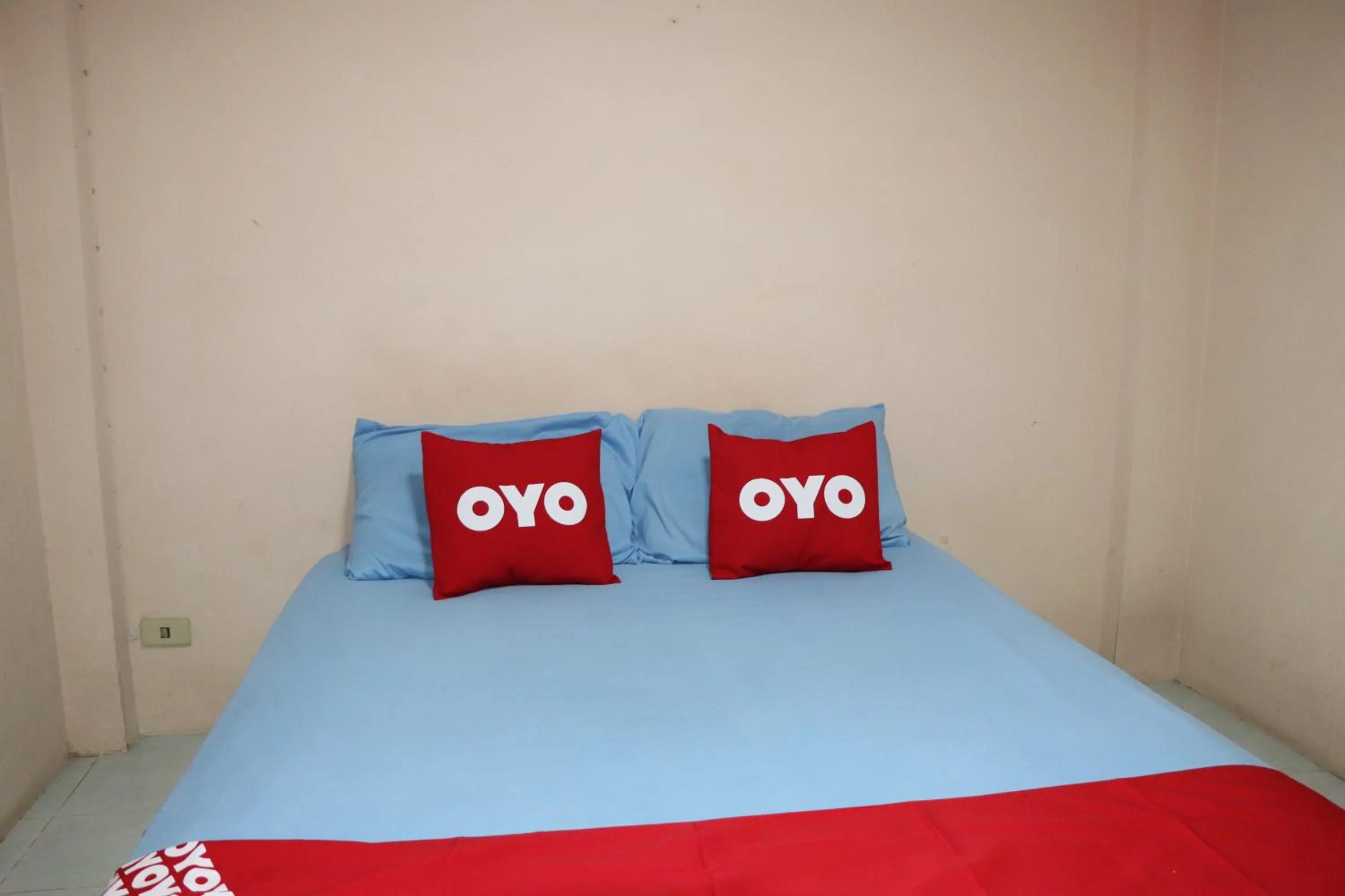 Budget Double Room in OYO 75408 Tipsiri Place