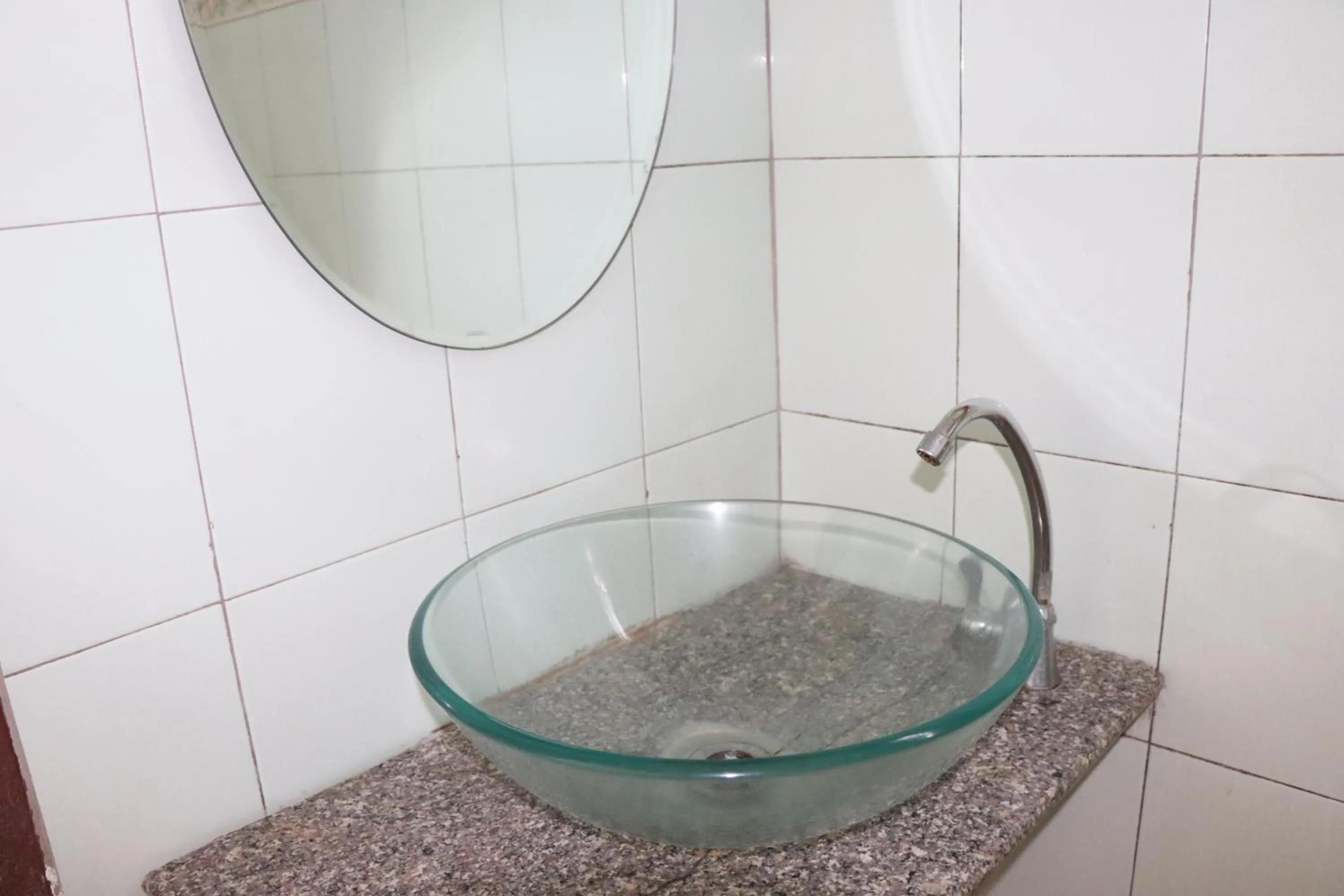 Bathroom in OYO 75408 Tipsiri Place