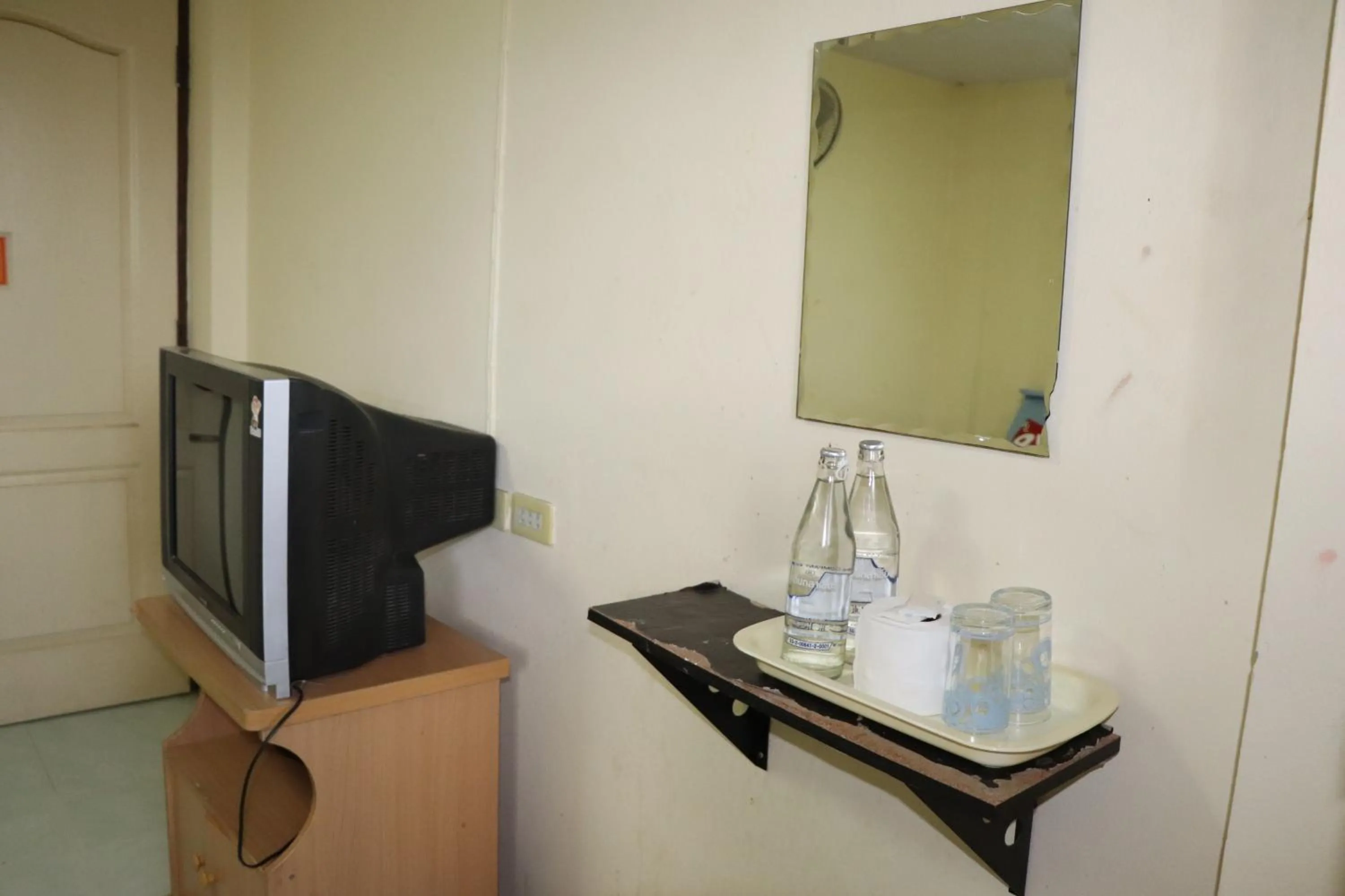 Bedroom in OYO 75408 Tipsiri Place