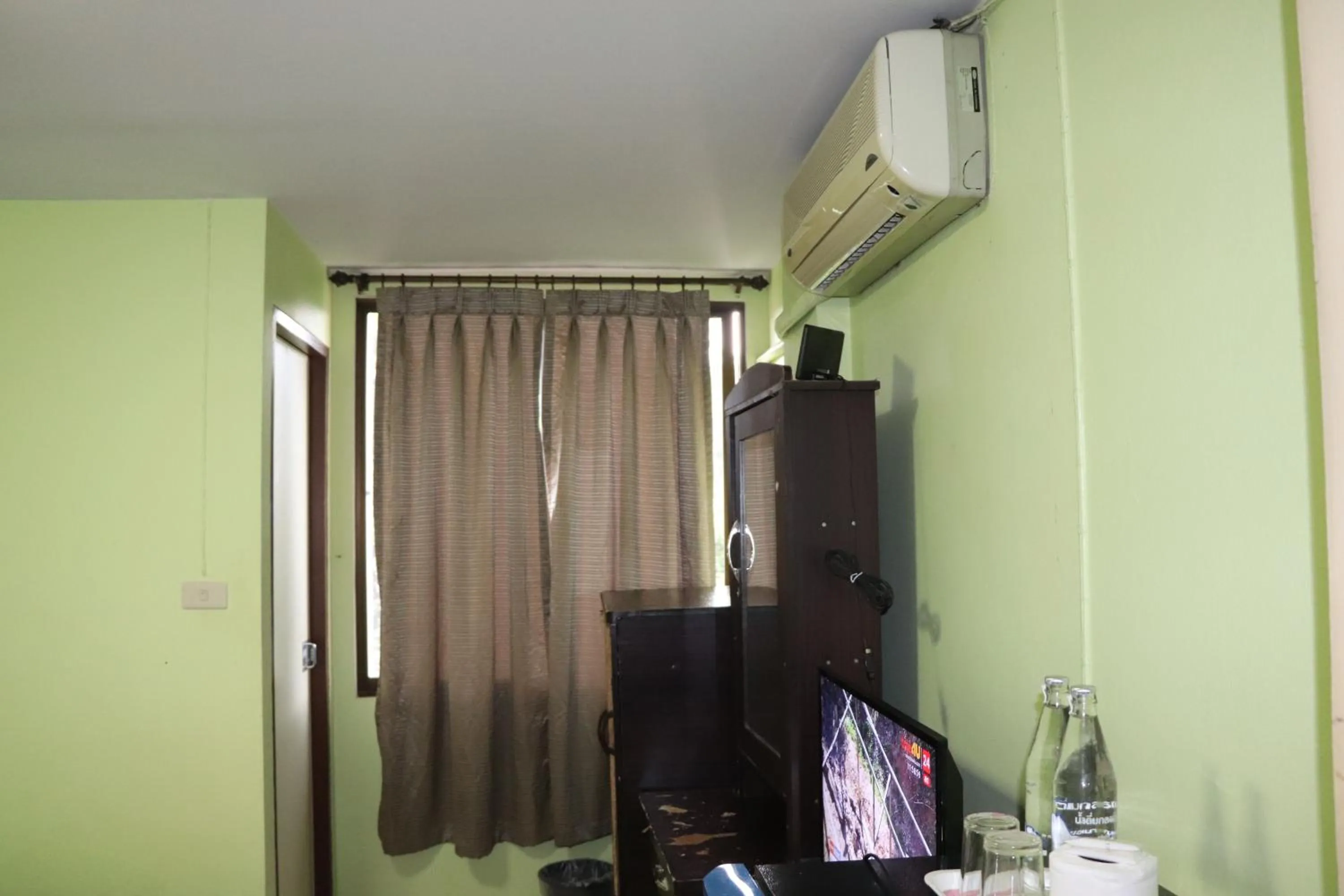 Bedroom in OYO 75408 Tipsiri Place