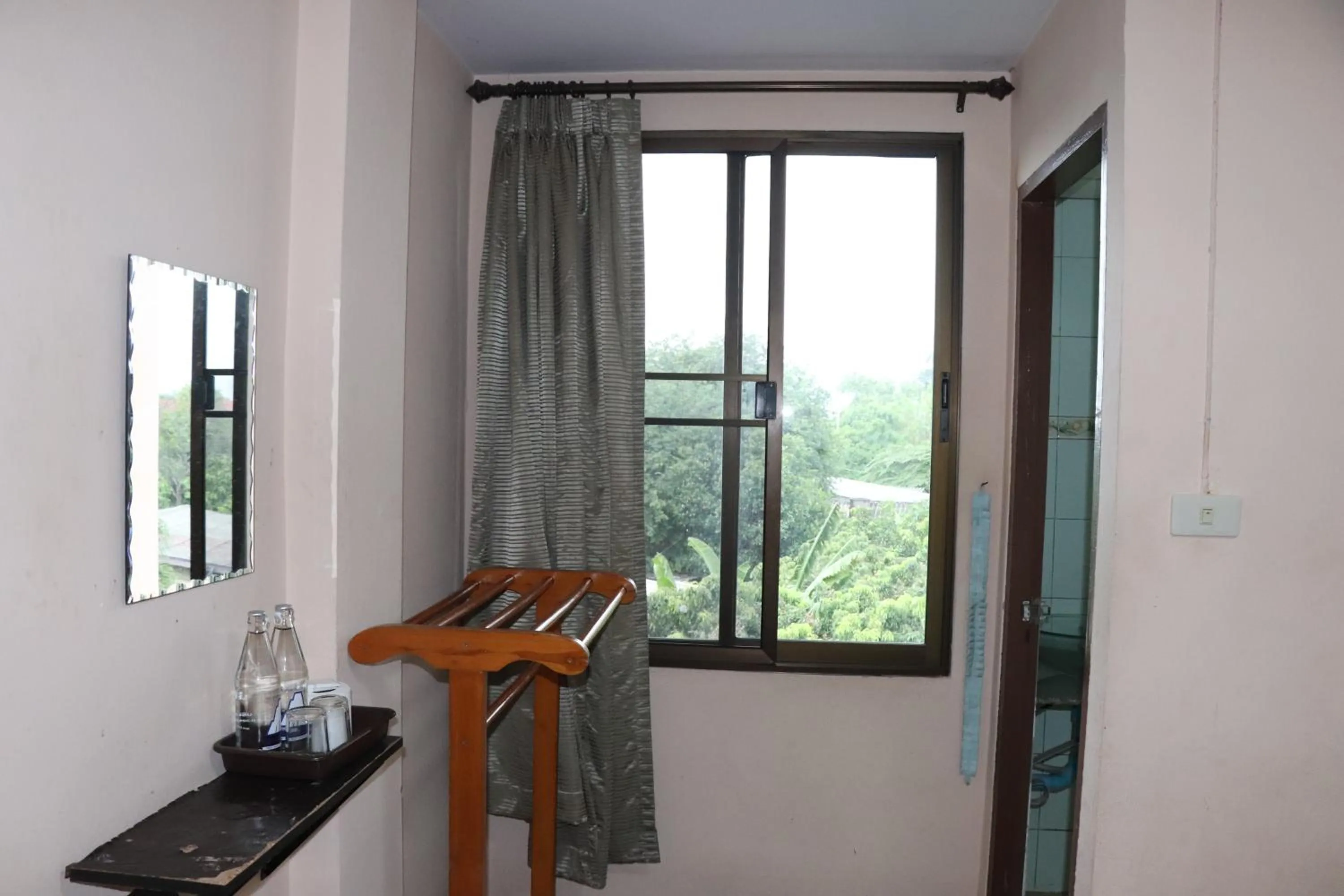 Bedroom in OYO 75408 Tipsiri Place