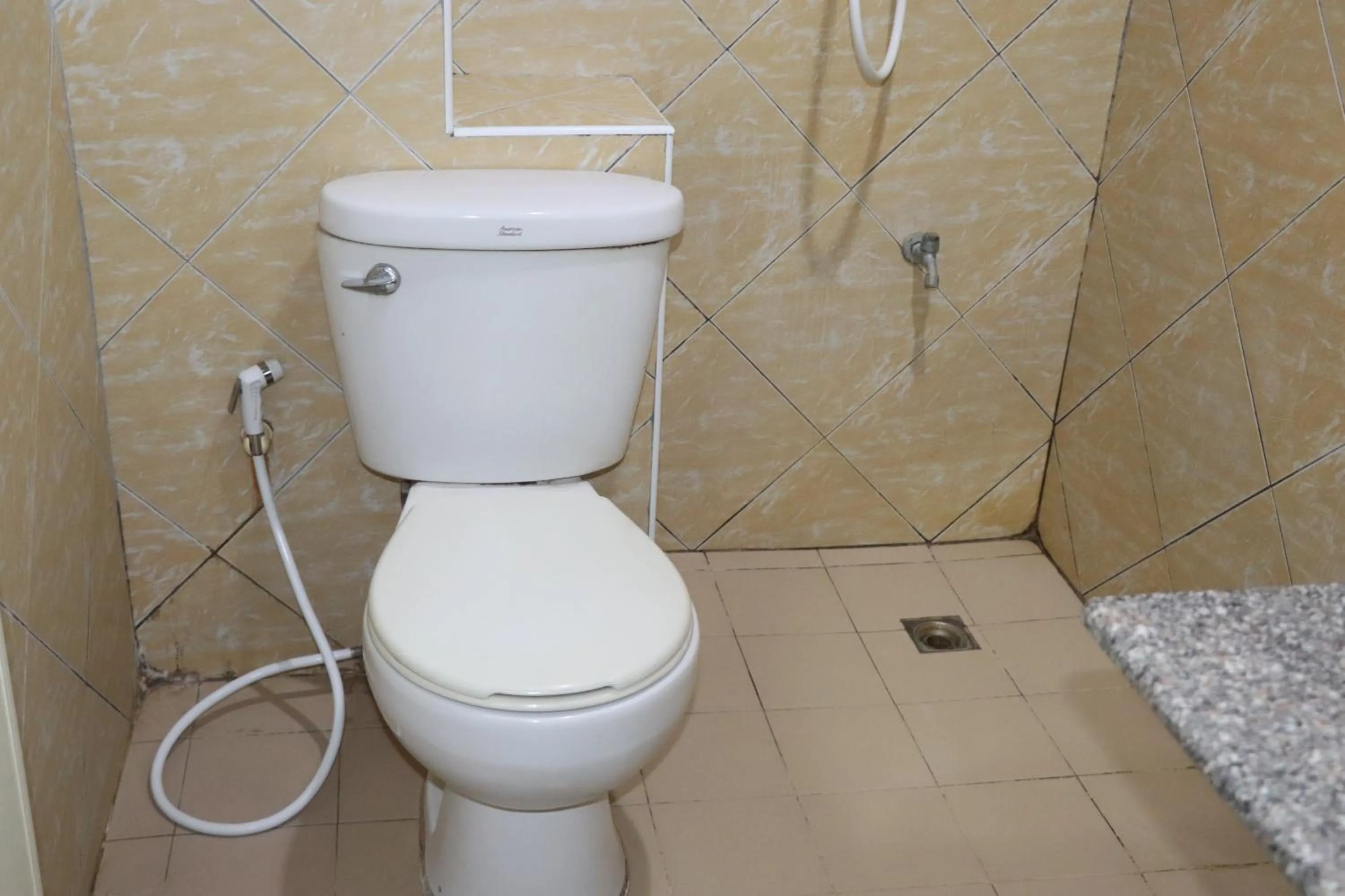 Bathroom in OYO 75408 Tipsiri Place