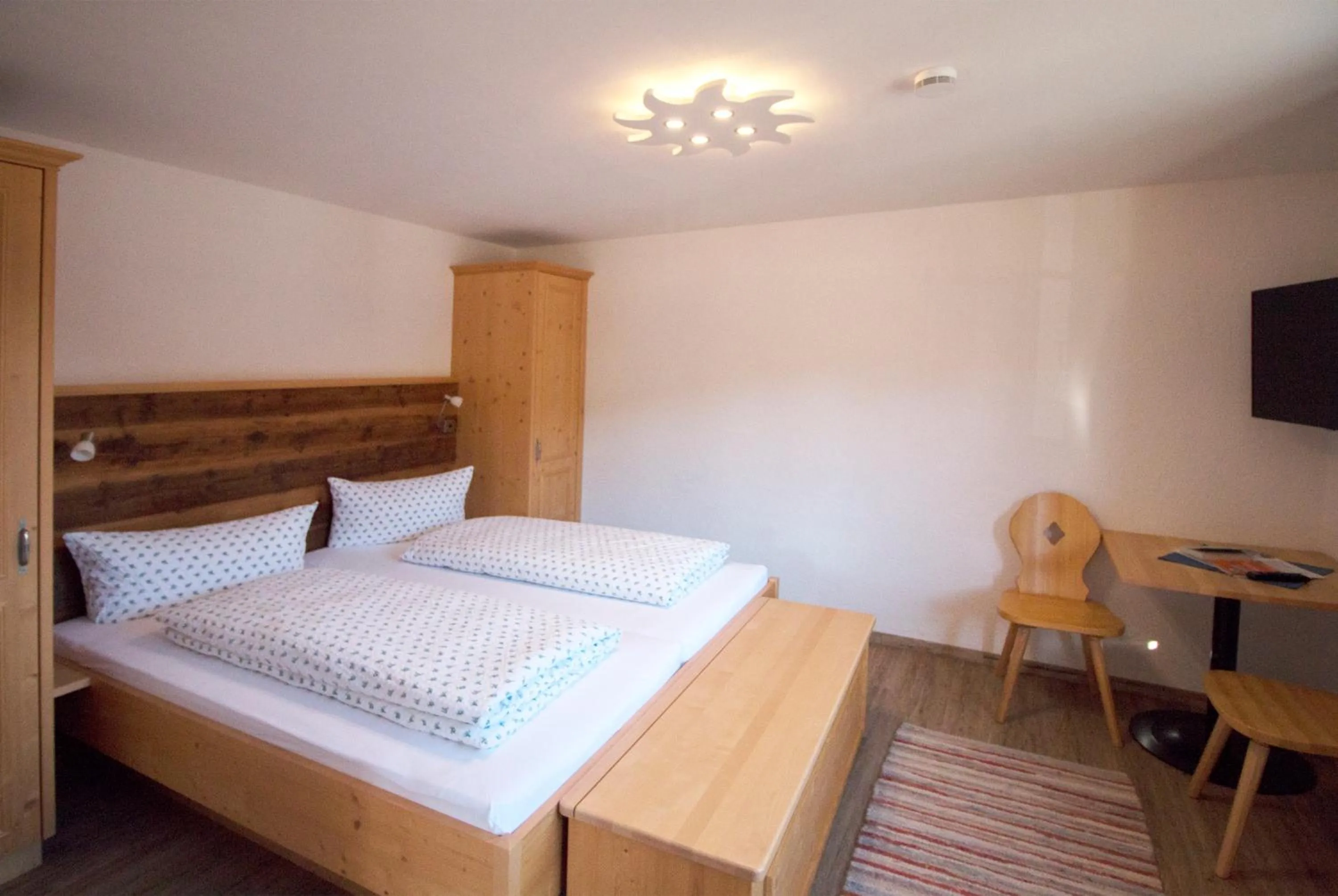 Bed in Berggasthof Sonne Allgäu