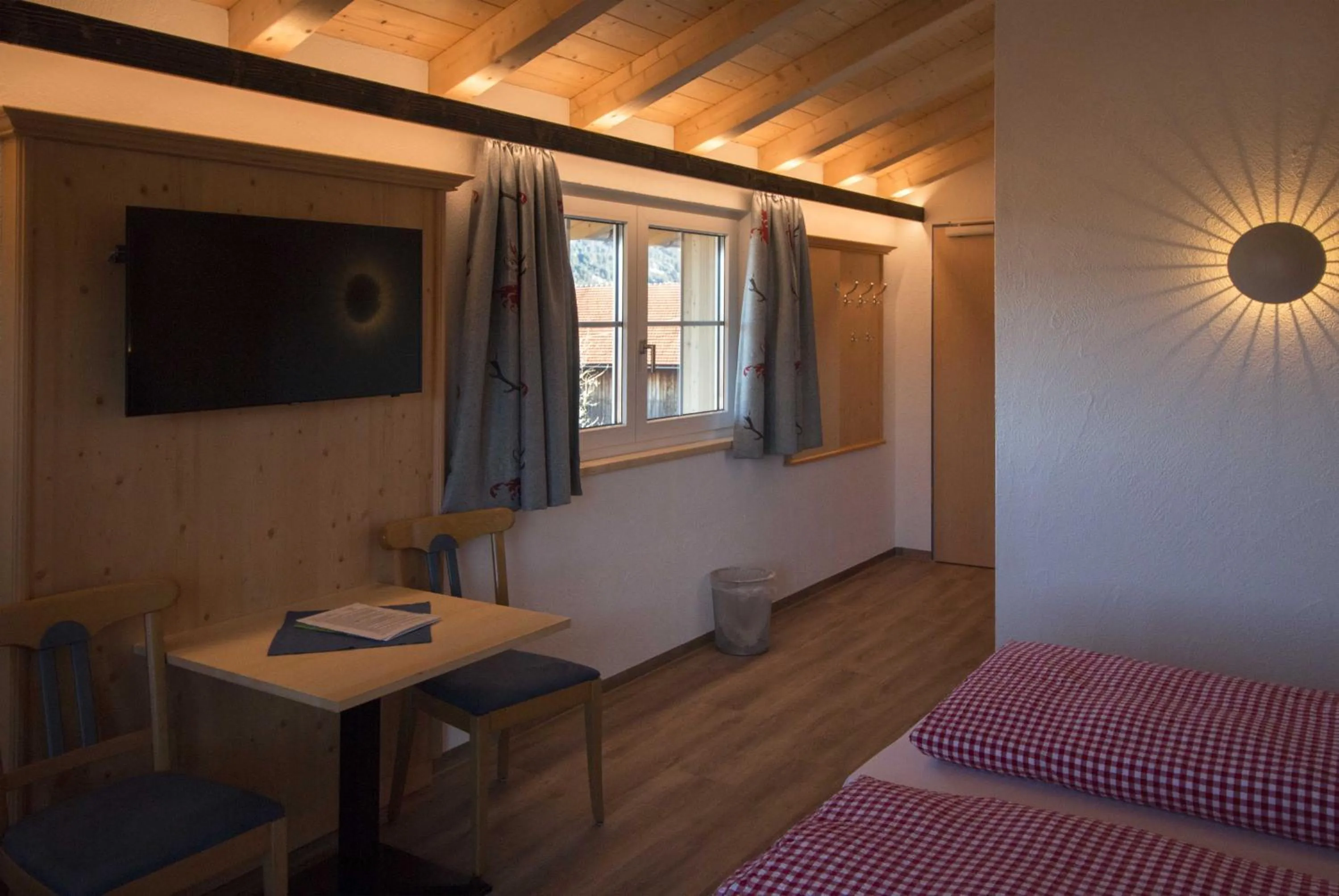 TV and multimedia, Bed in Berggasthof Sonne Allgäu