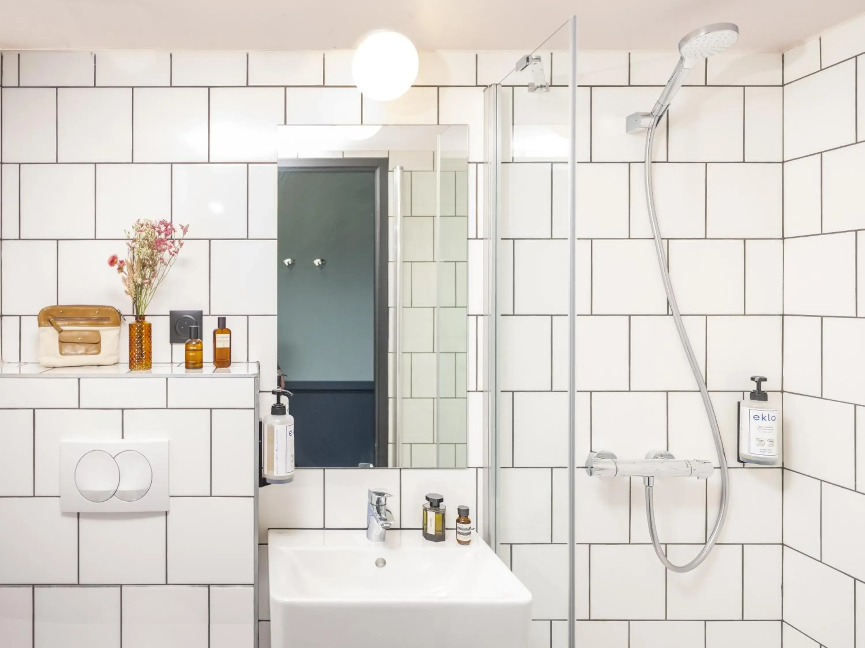 Bathroom in Eklo Hotels Lyon Bathroom in Eklo Hotels Lyon