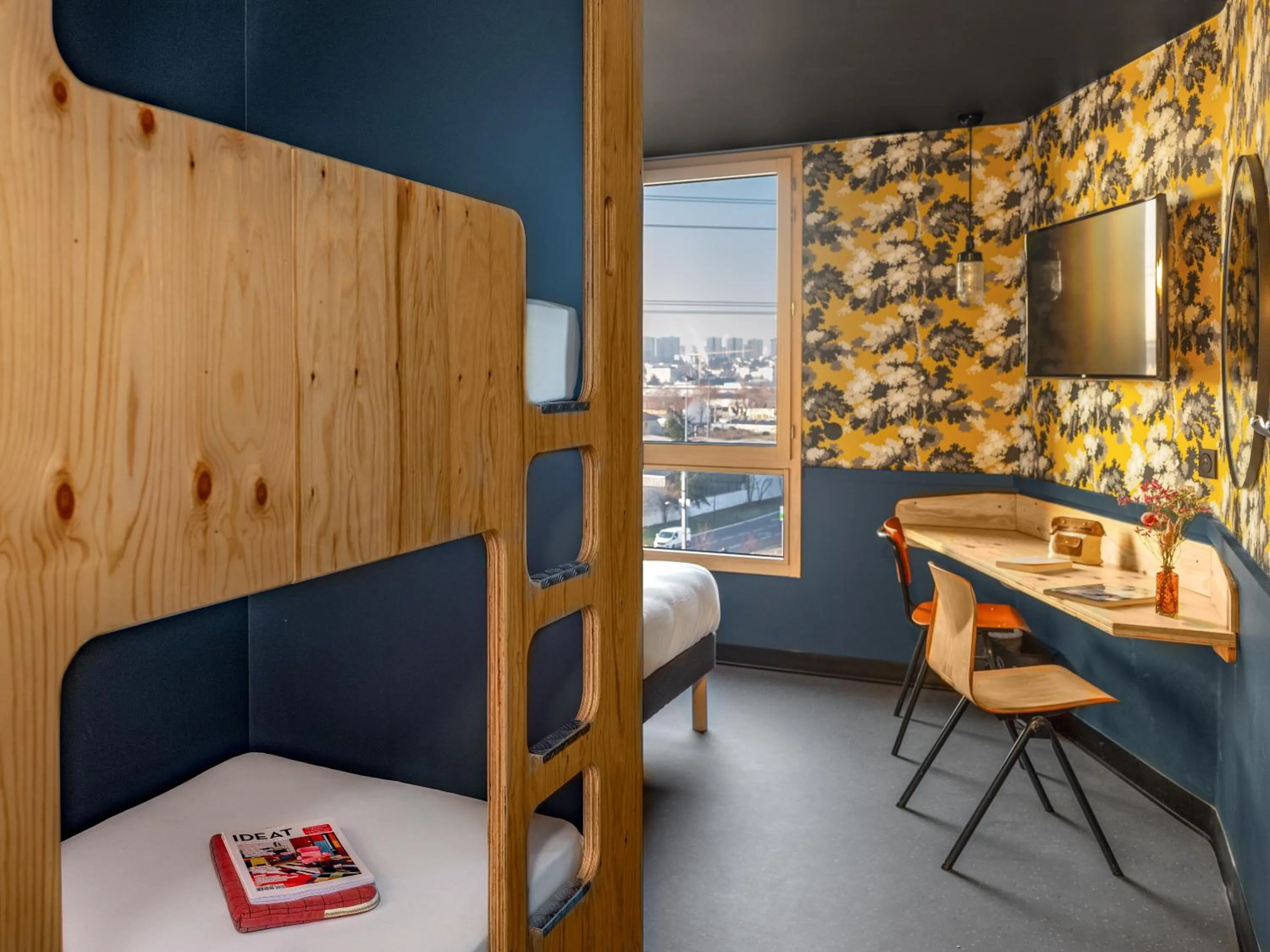 Bed in Eklo Hotels Lyon