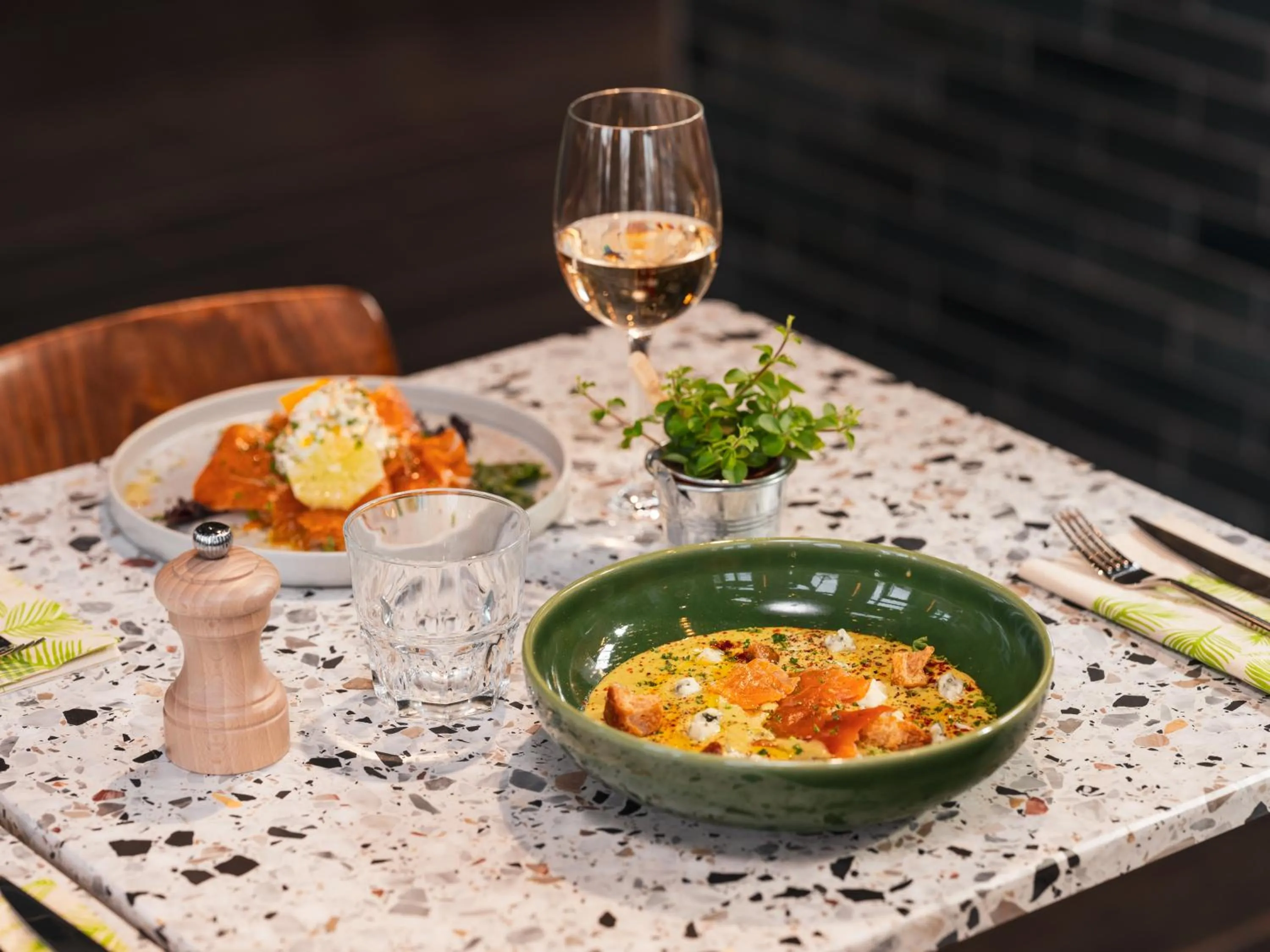 Restaurant/places to eat in Eklo Hotels Lyon