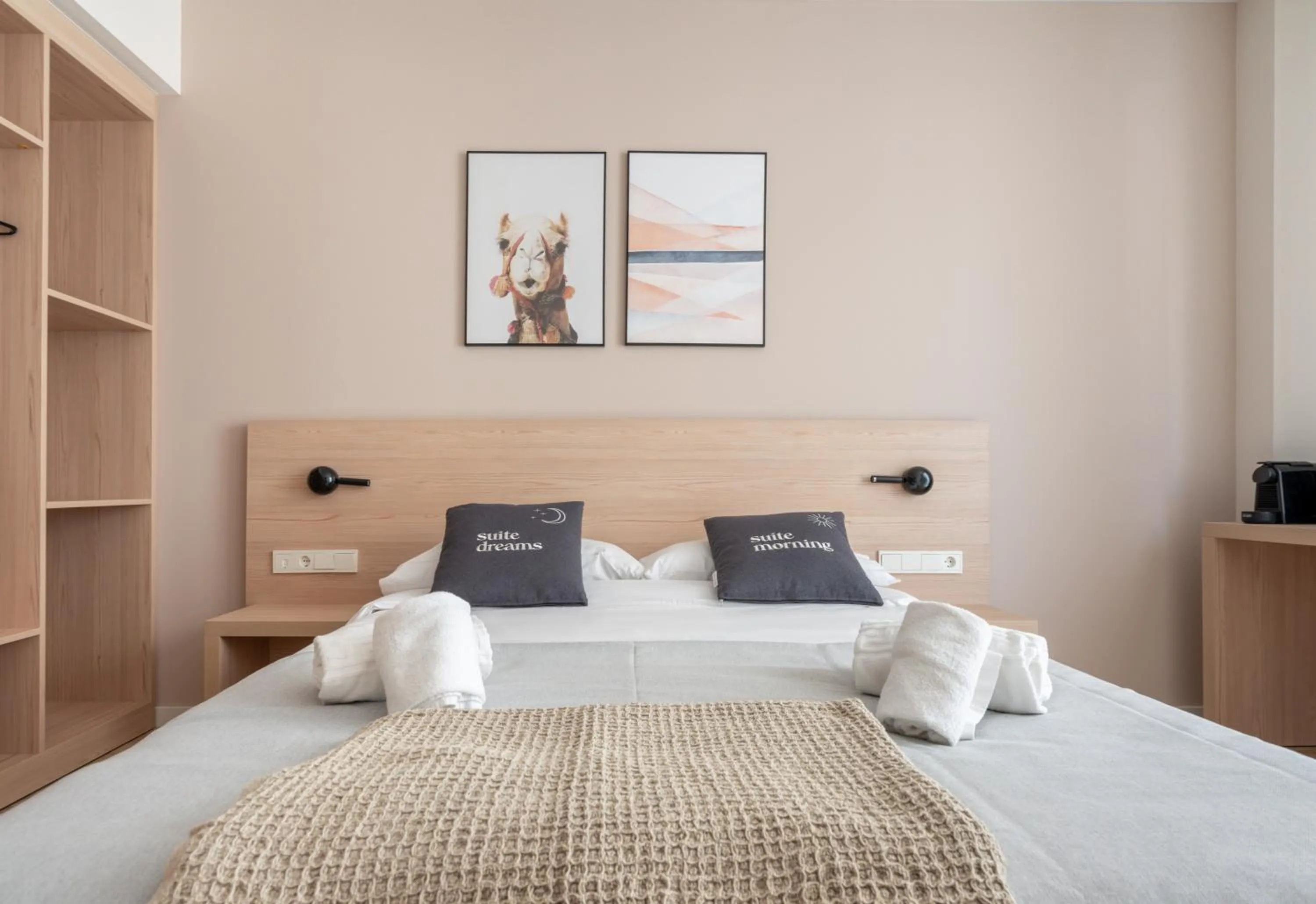 Bed in Limehome Barcelona Carrer de Besalú 82