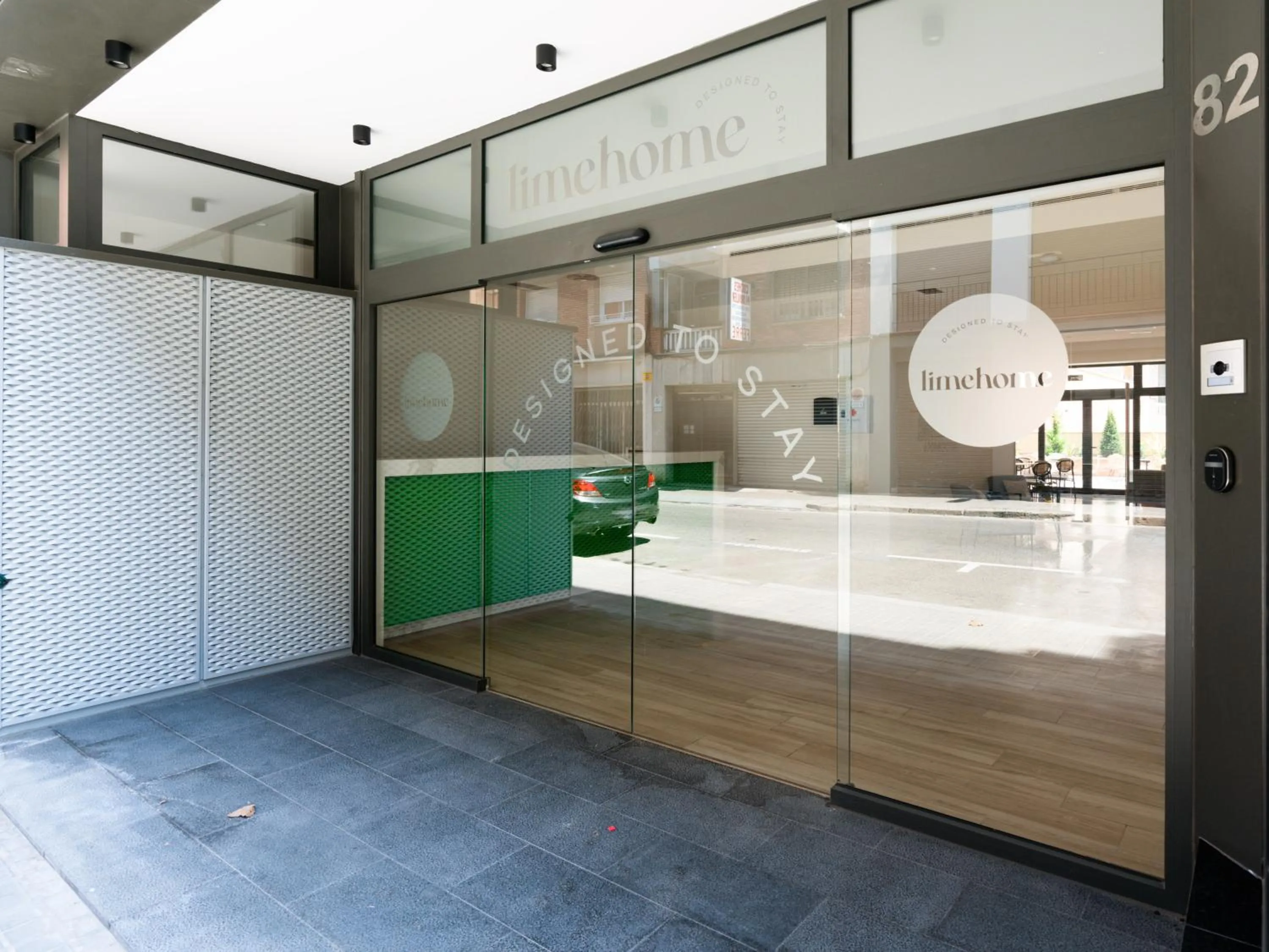 Facade/entrance in Limehome Barcelona Carrer de Besalú 82