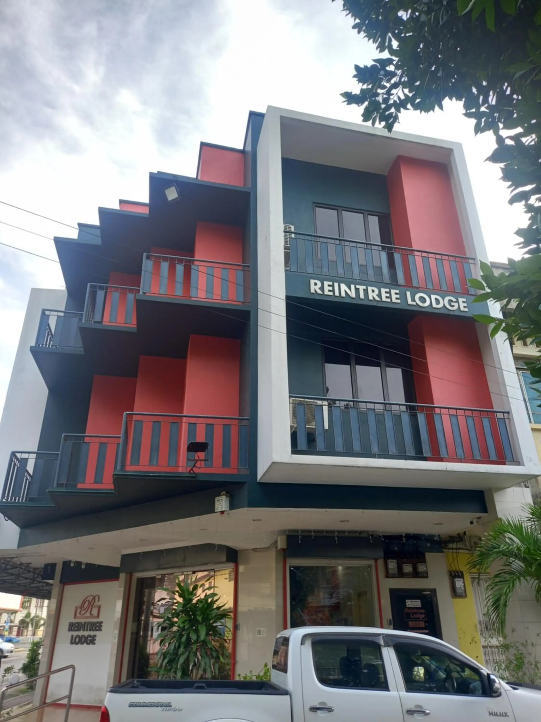 Reintree Lodge Hotel