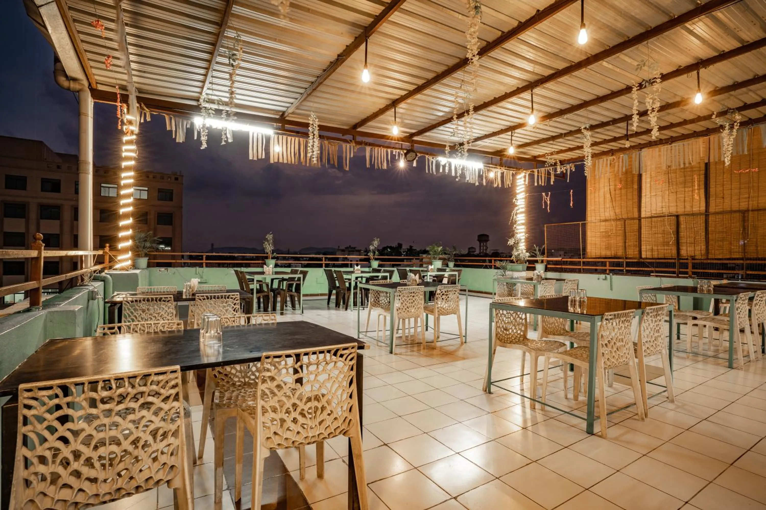 Restaurant/places to eat in Hotel Naman