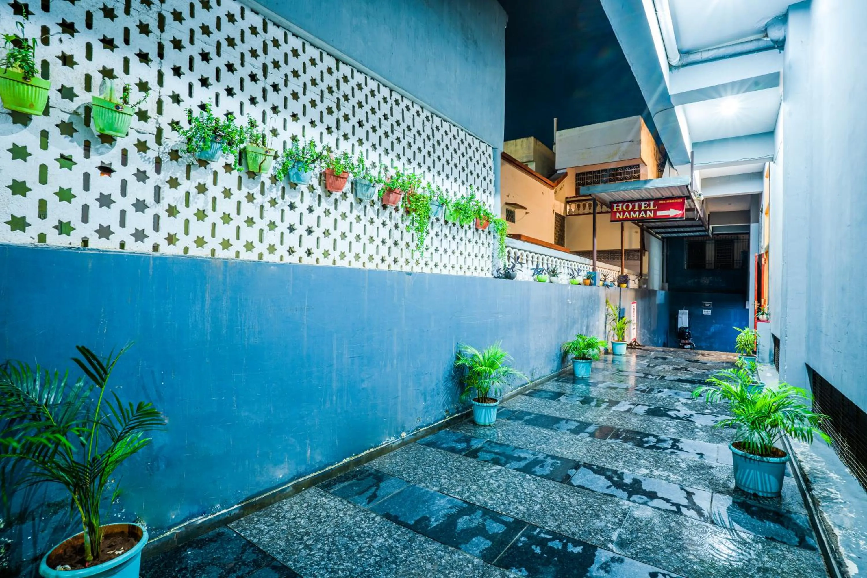 Facade/entrance in Hotel Naman