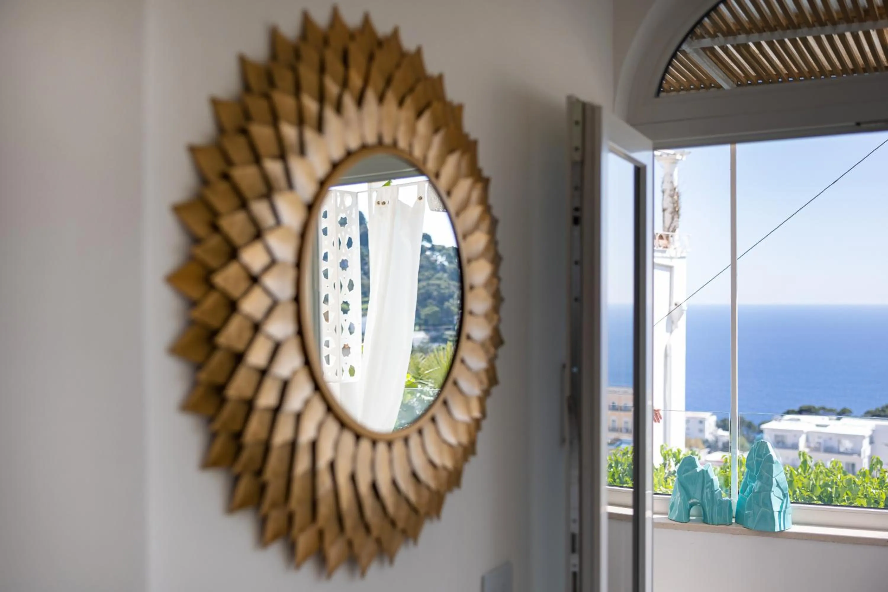 Photo of the whole room in Suite Belvedere Capri Exclusive Rooms