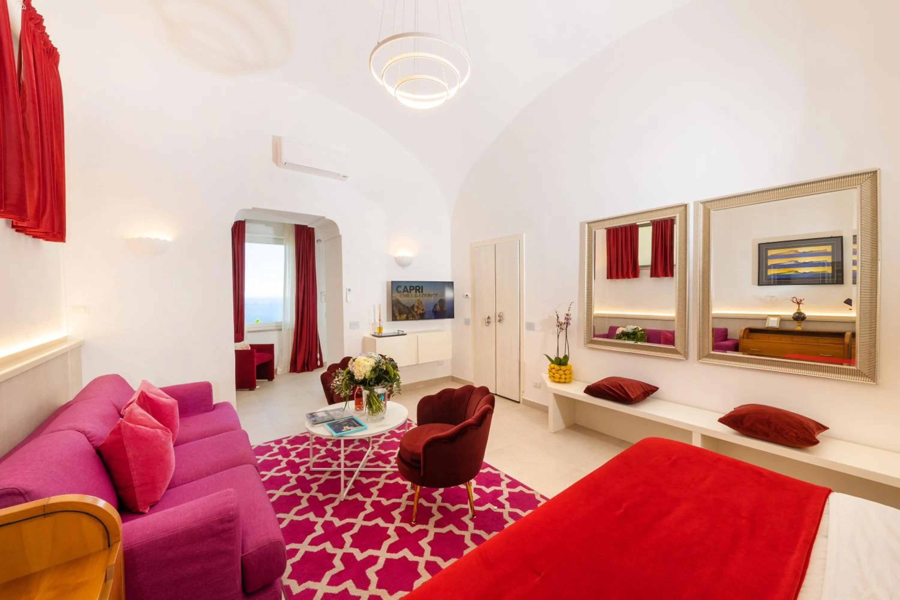 Photo of the whole room in Suite Belvedere Capri Exclusive Rooms