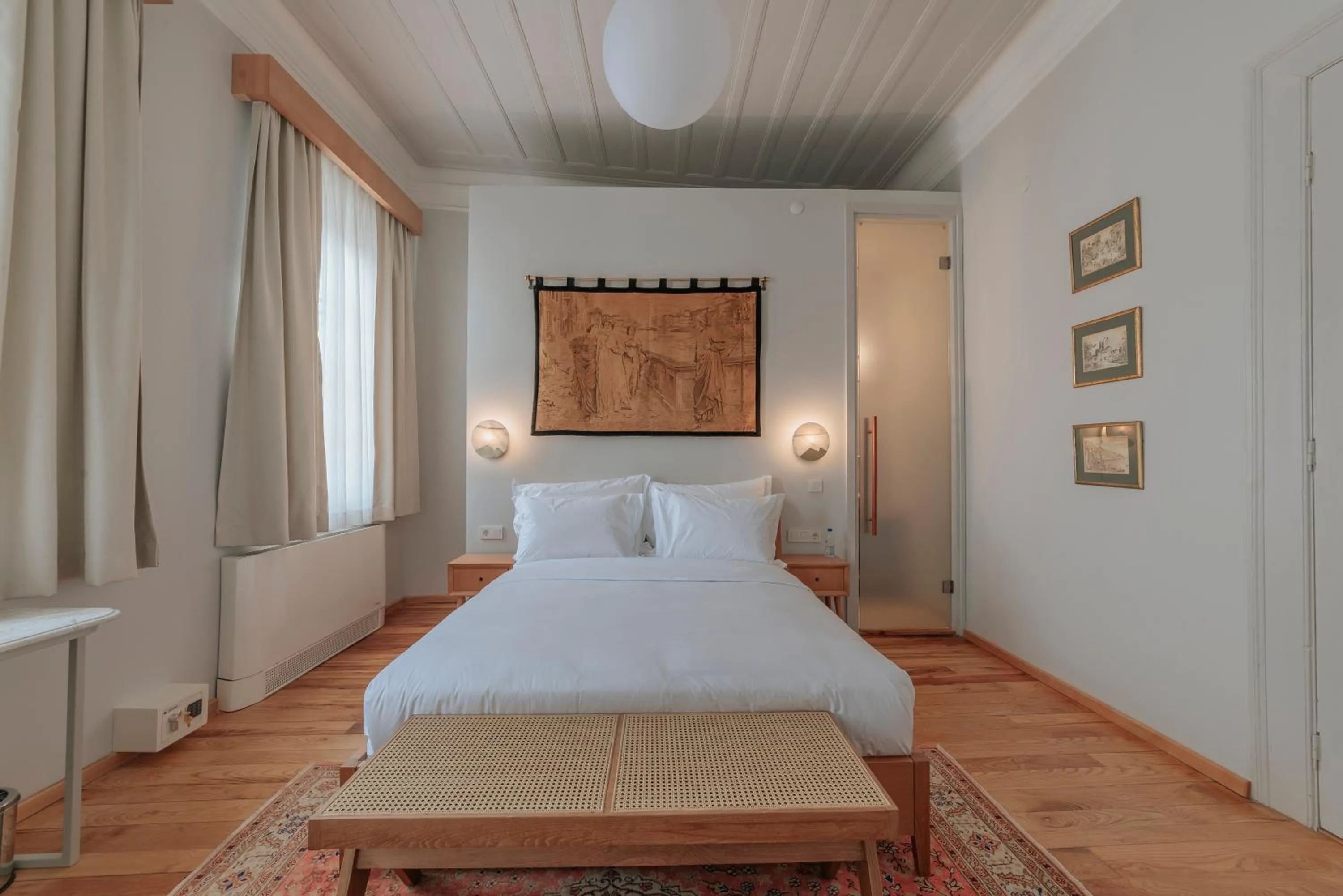 Bed in Karargah Urla