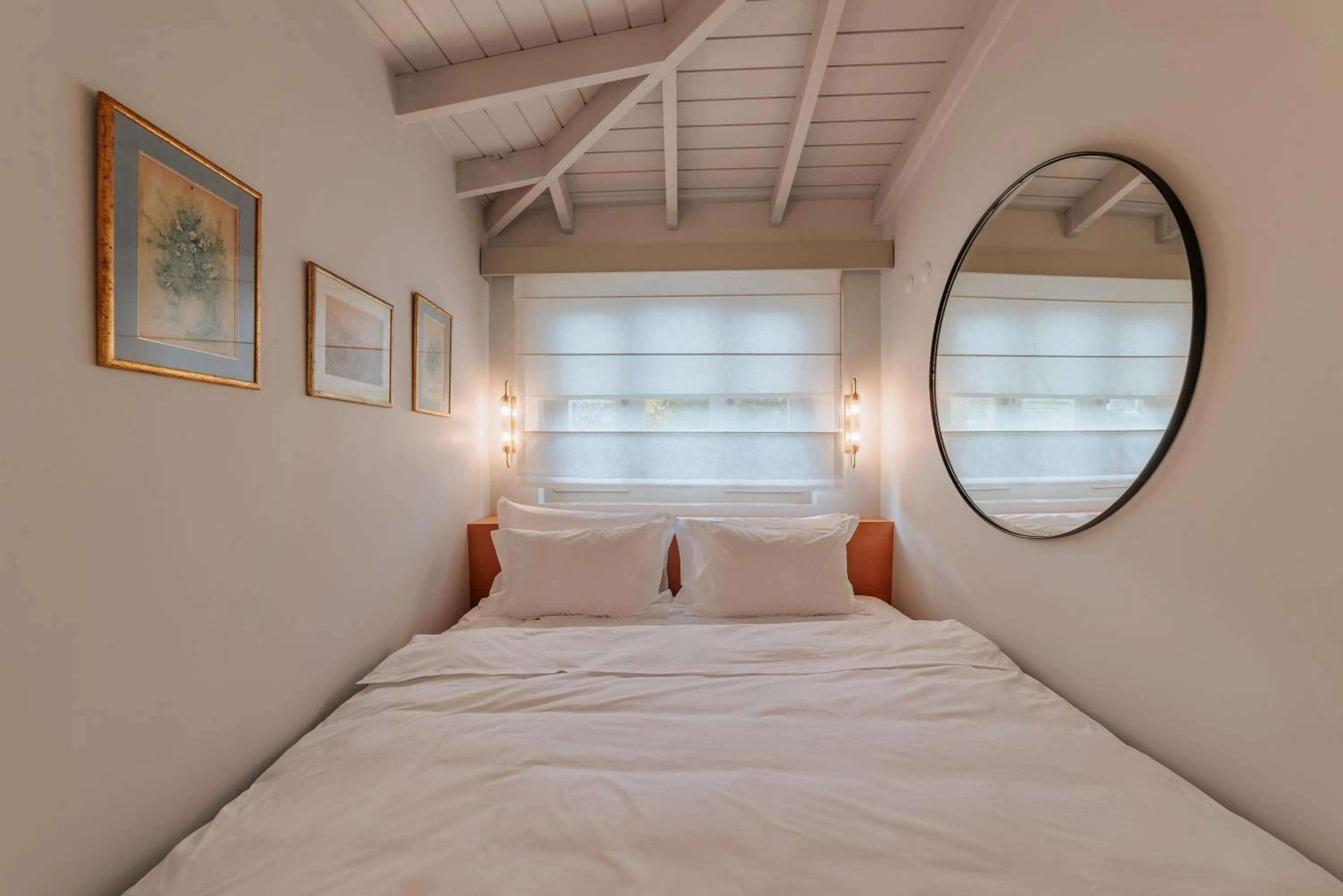 Bed in Karargah Urla