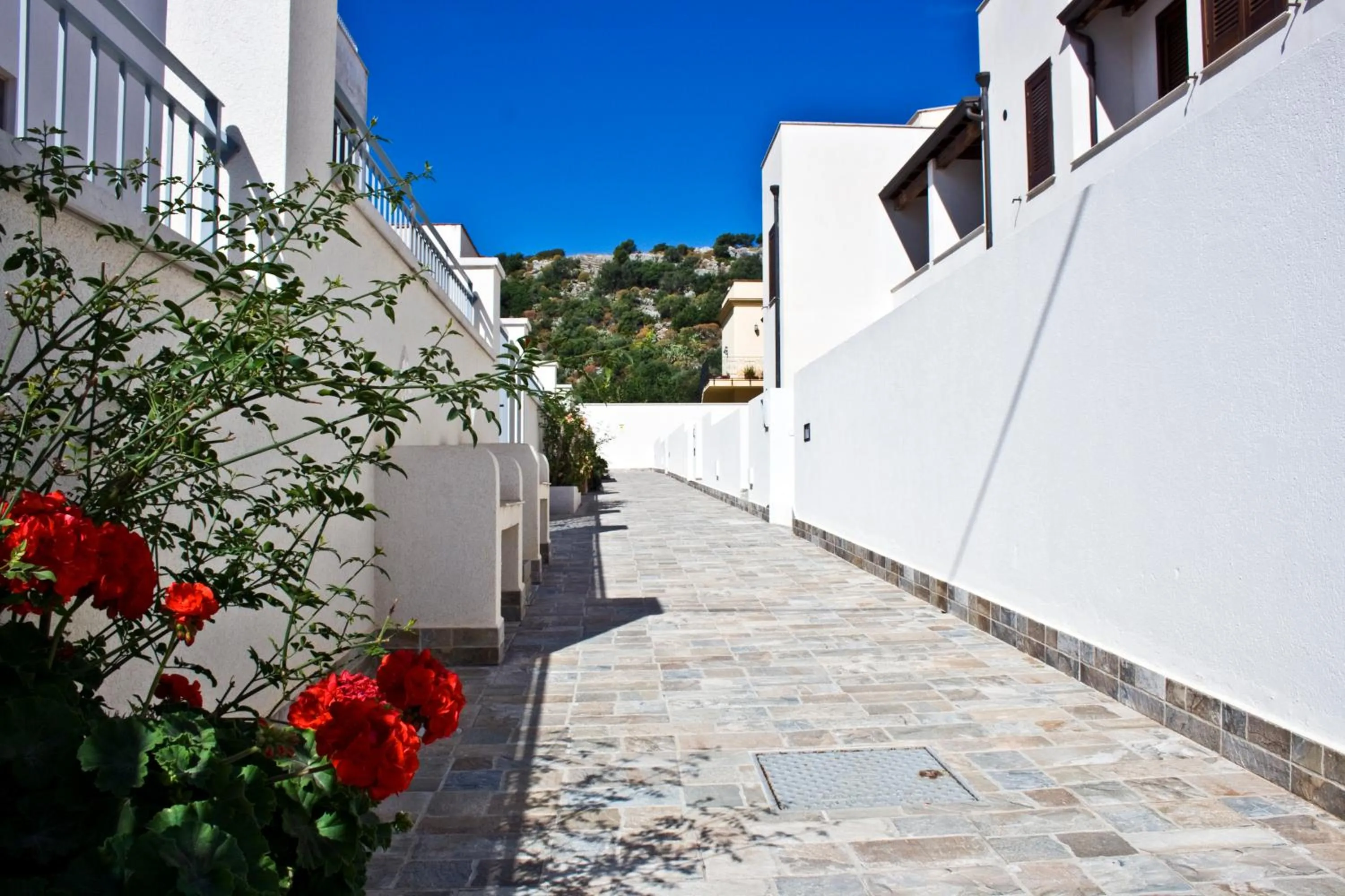 Facade/entrance in Poseidon Residence