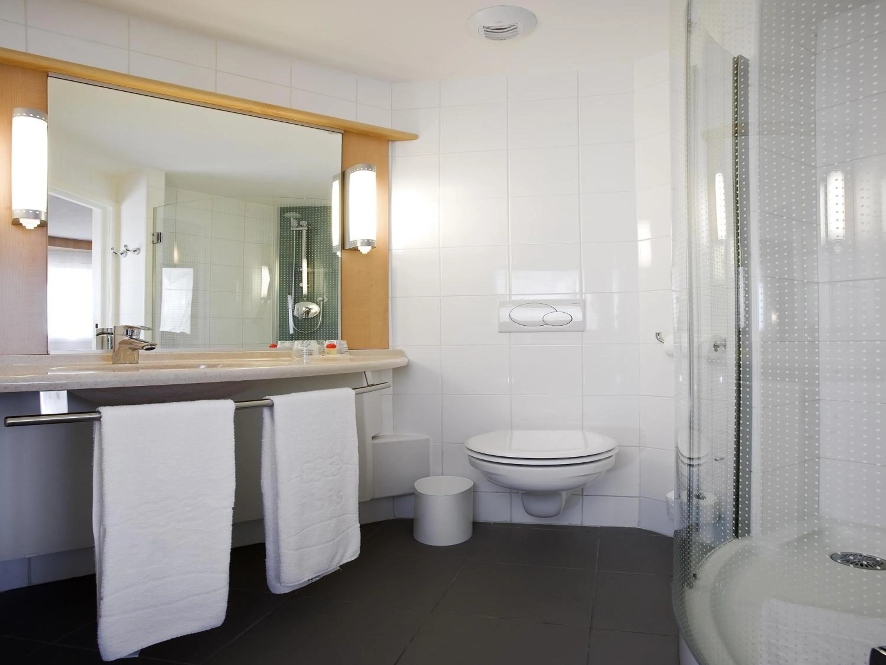 Bedroom in Ibis Cotonou