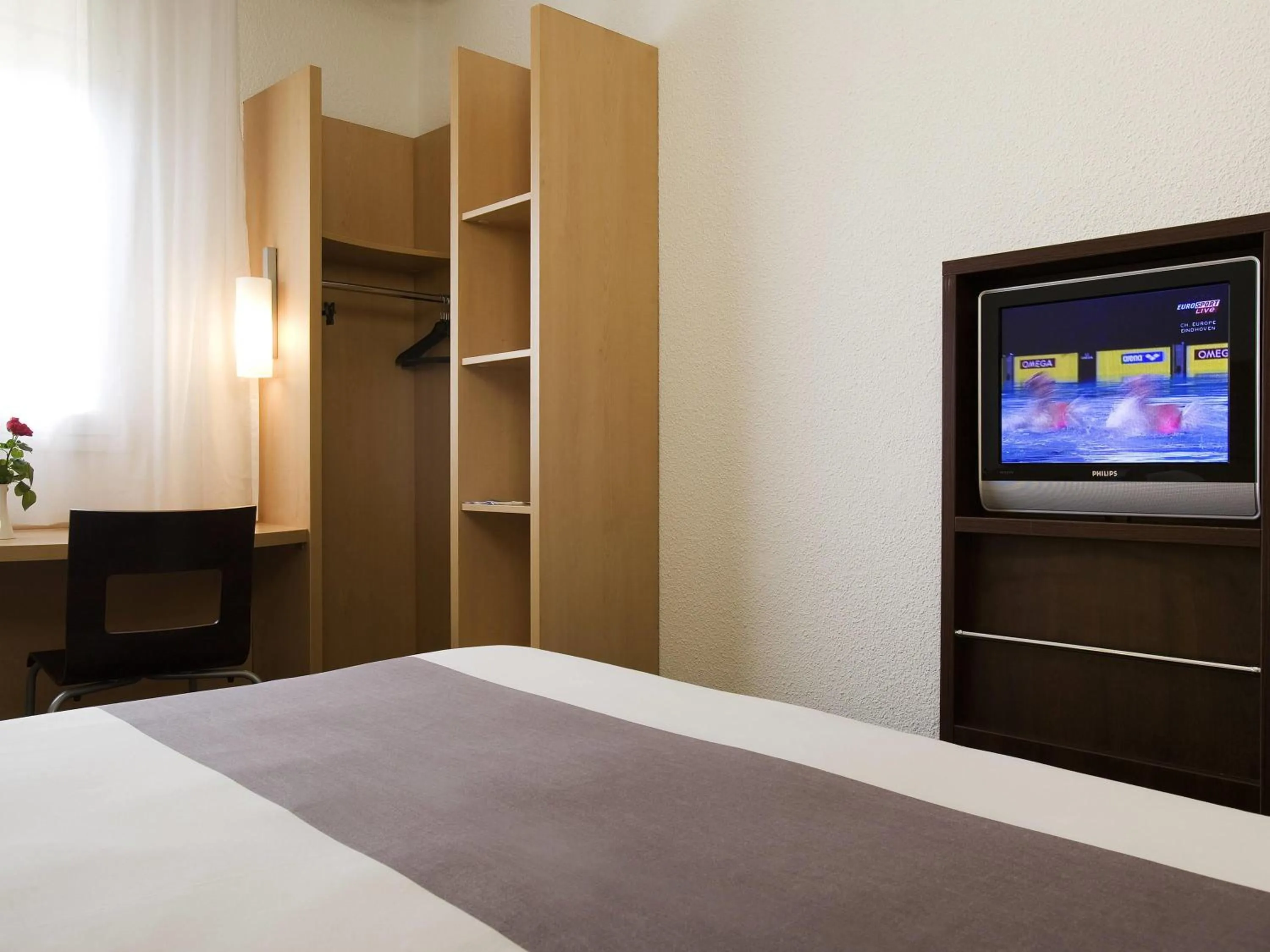 Bedroom, Bed in Ibis Cotonou