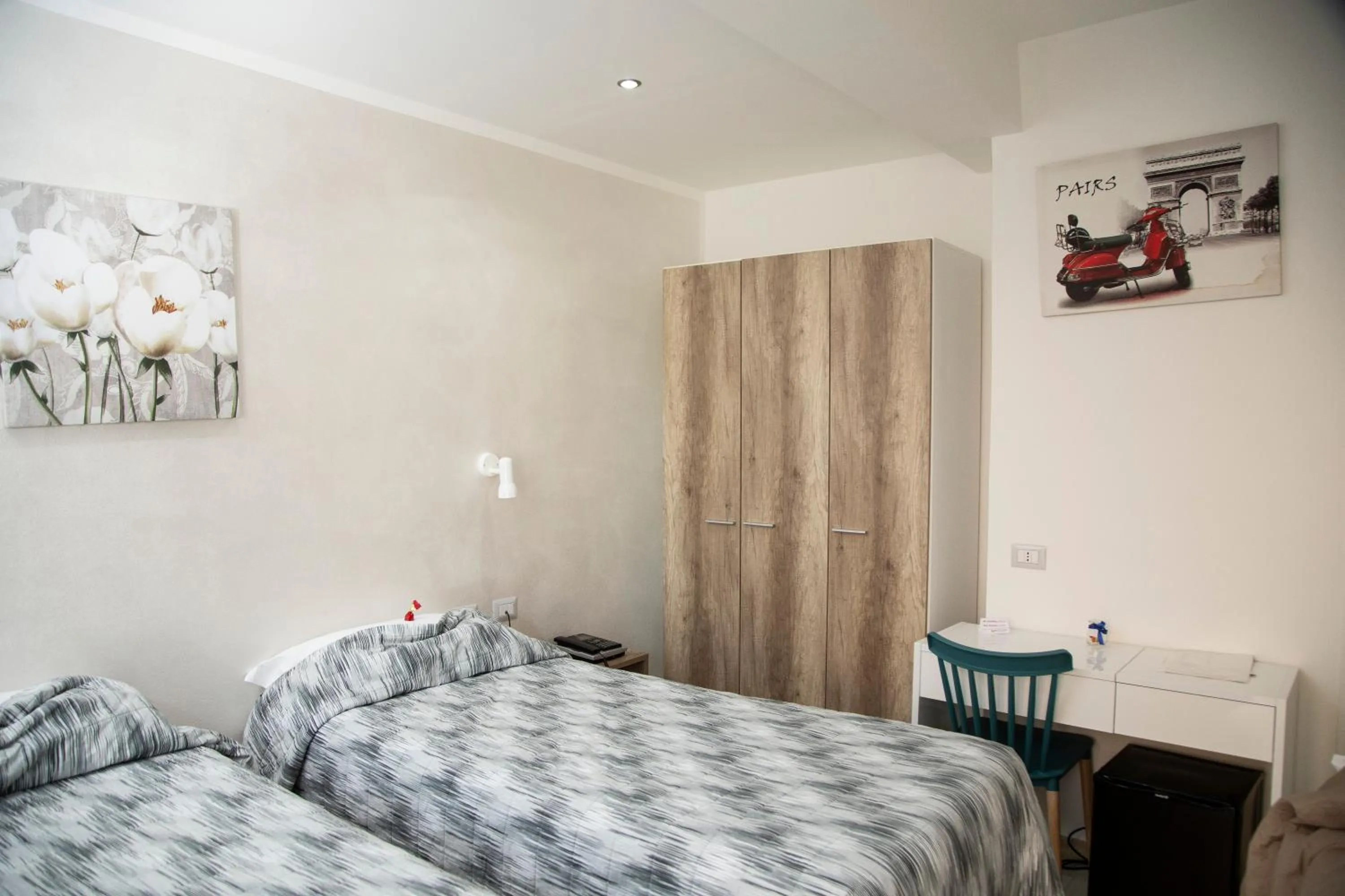 Bedroom, Bed in Leon D'Oro