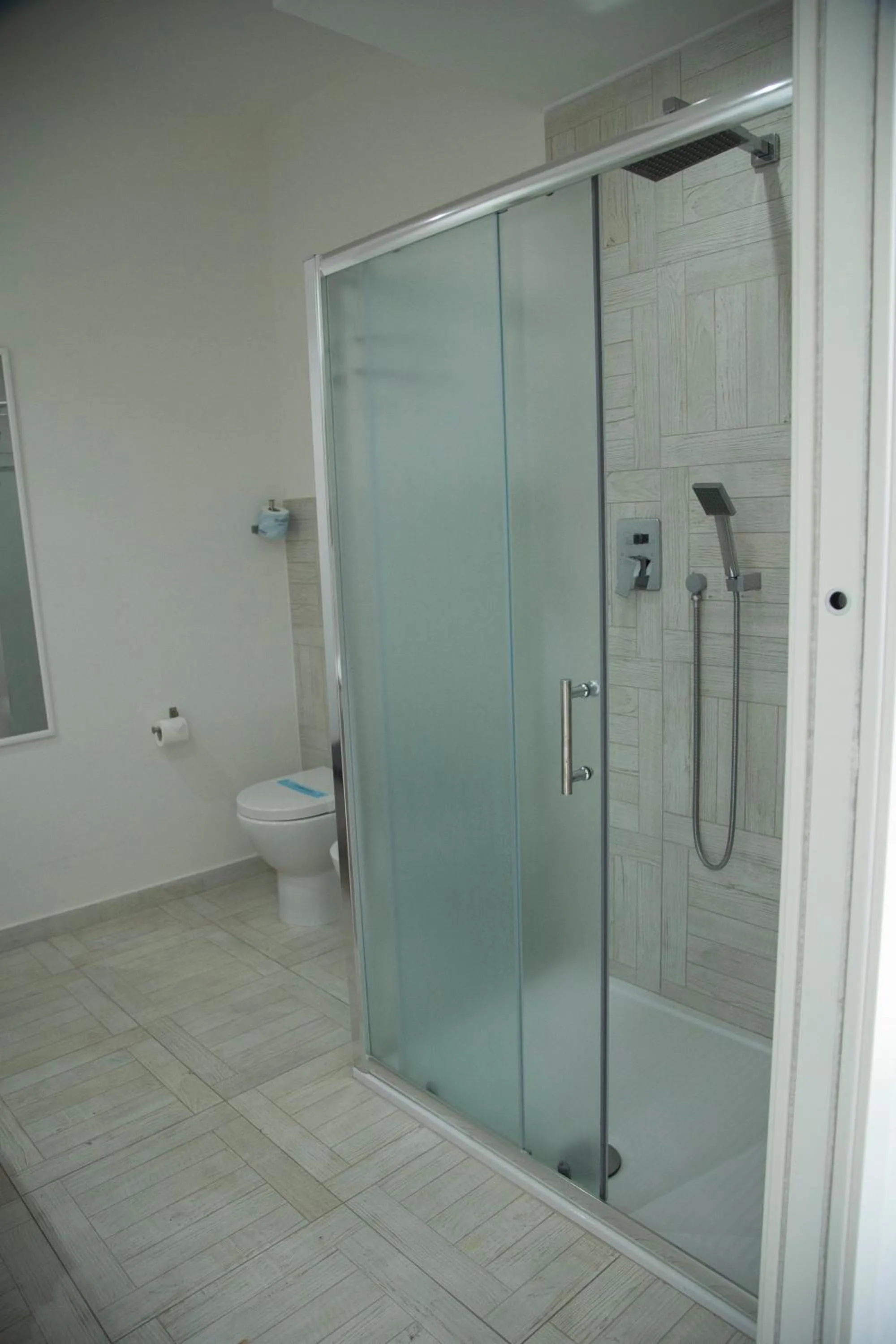 Shower in Leon D'Oro