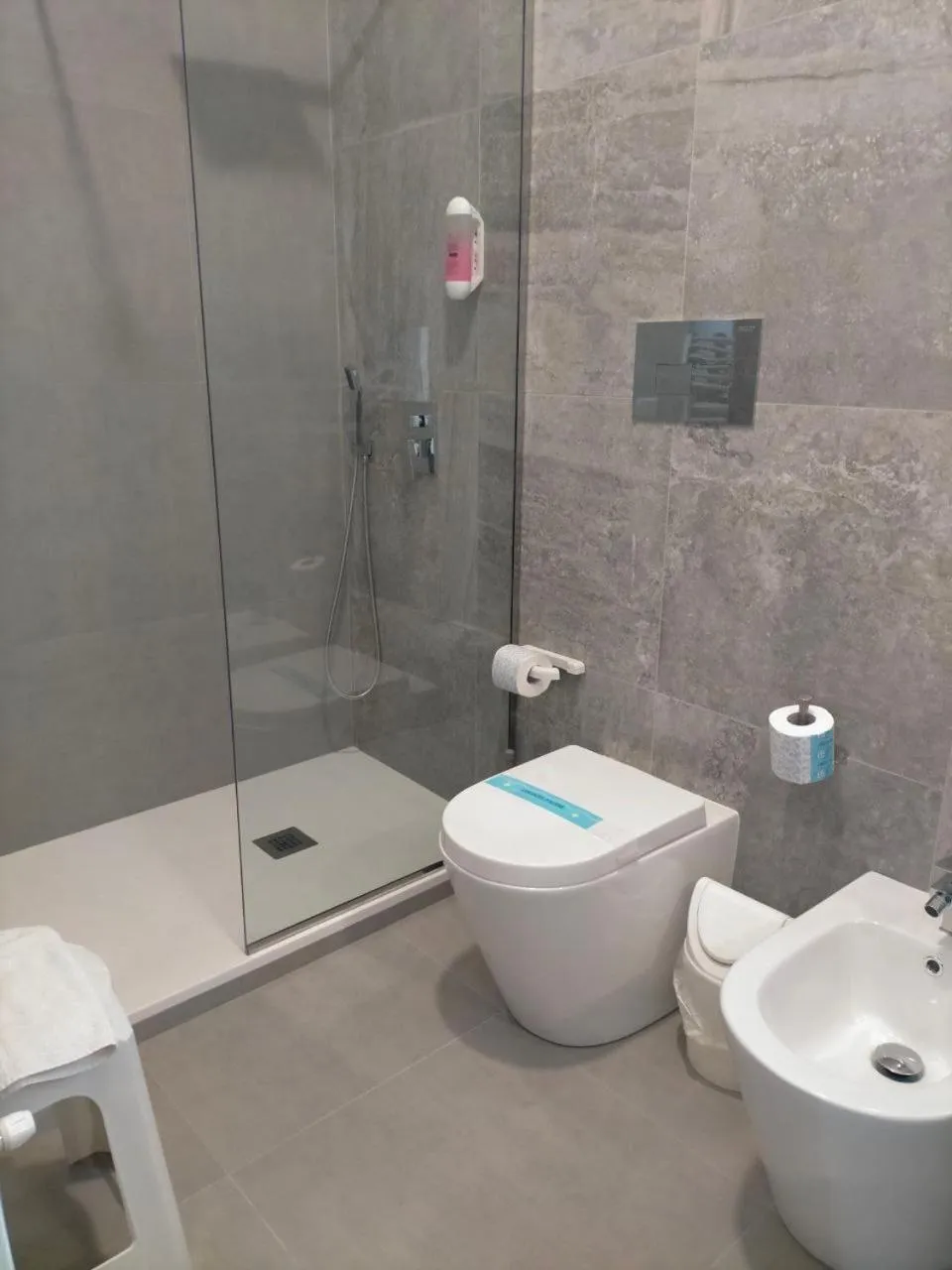 Shower in Leon D'Oro