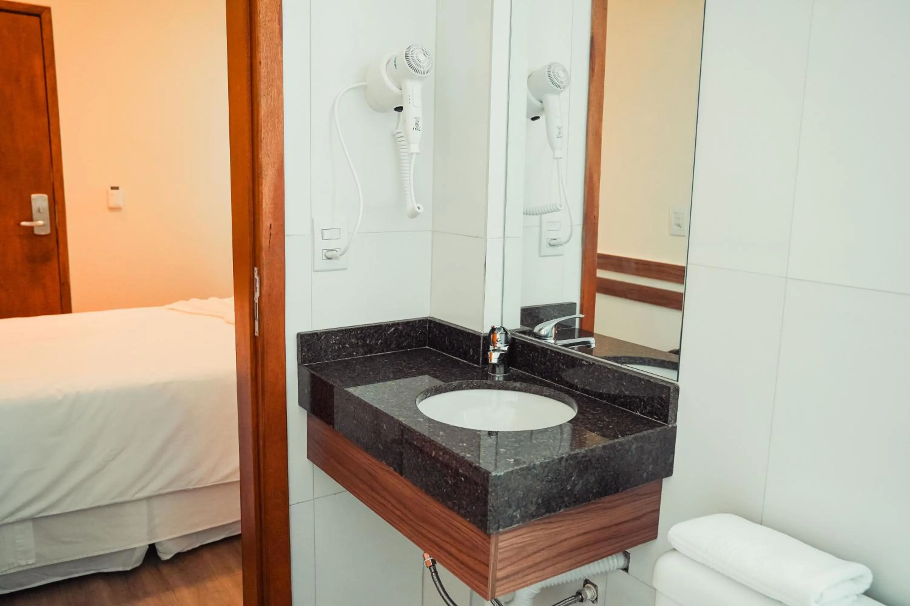 Bathroom, Bed in Hotel Imperial de Quatro Barras