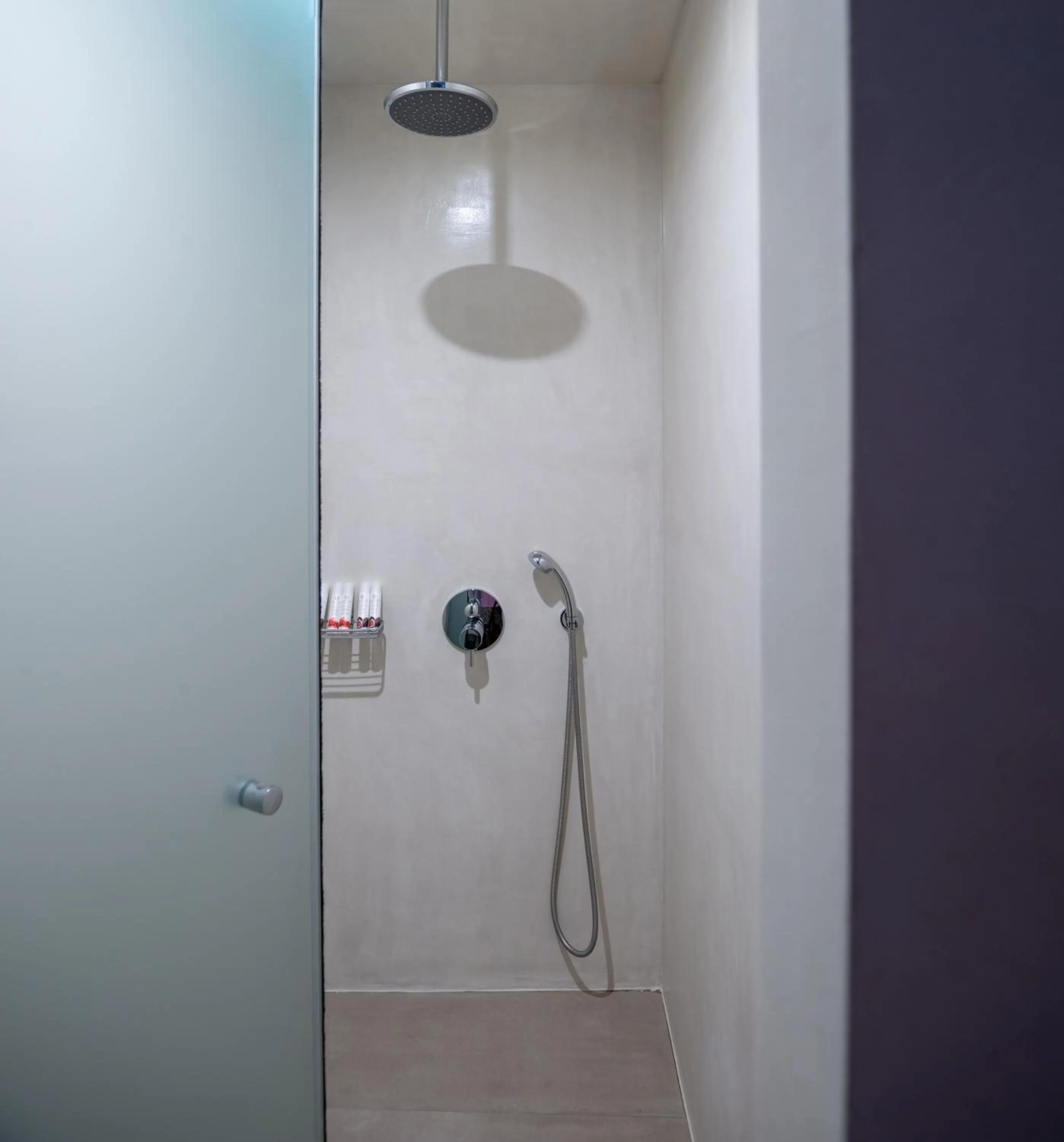 Shower in Centro Suite