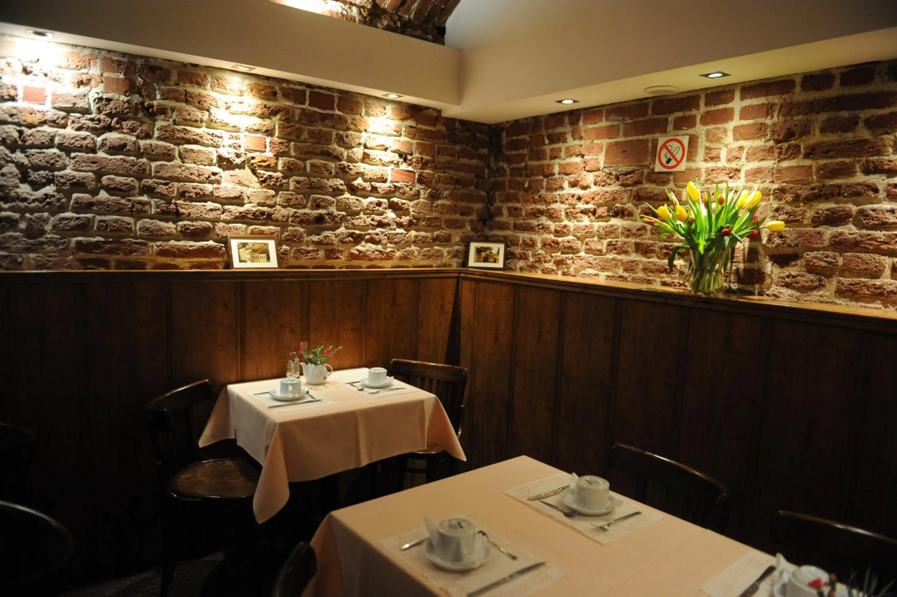 Restaurant/places to eat in Dom Casimi