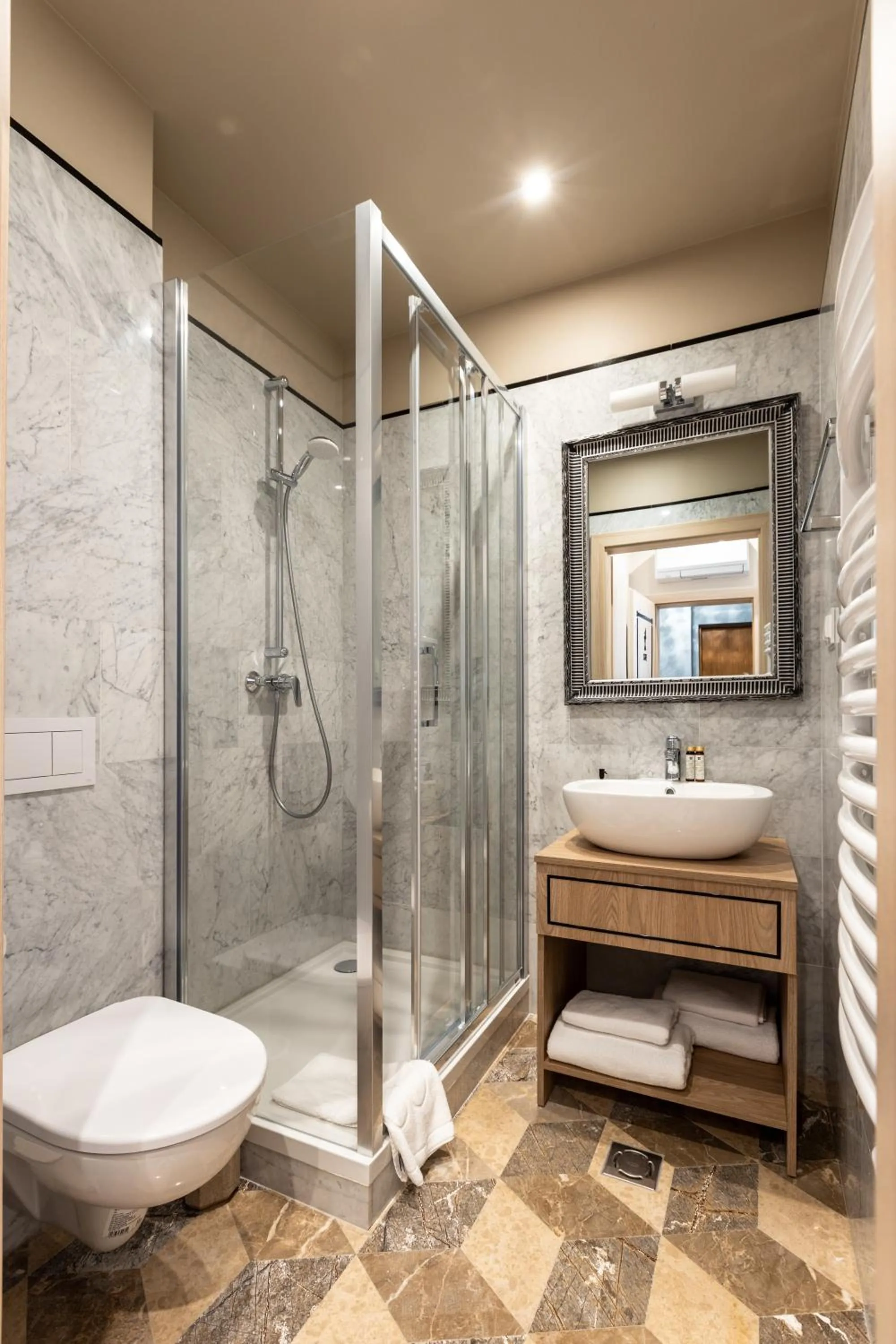 Shower in AR Apartamenty