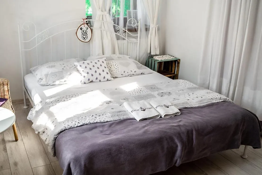 Bed in Apartamenty Stacja Kasina