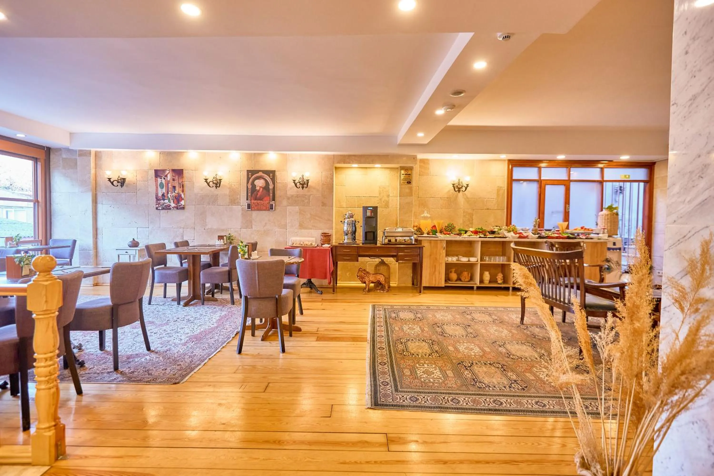 Restaurant/places to eat in Ardey Hotel