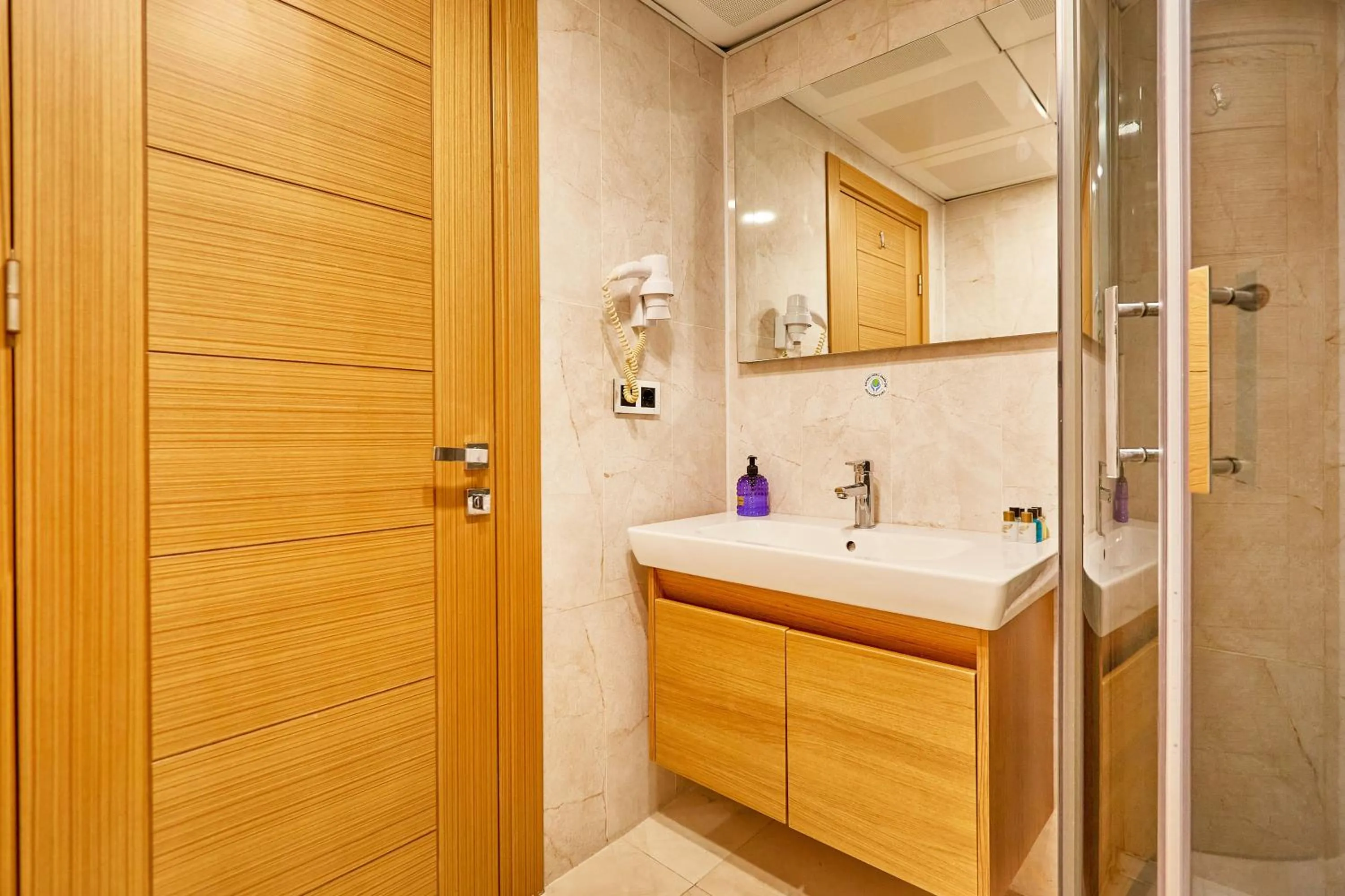 Bathroom in Ardey Hotel