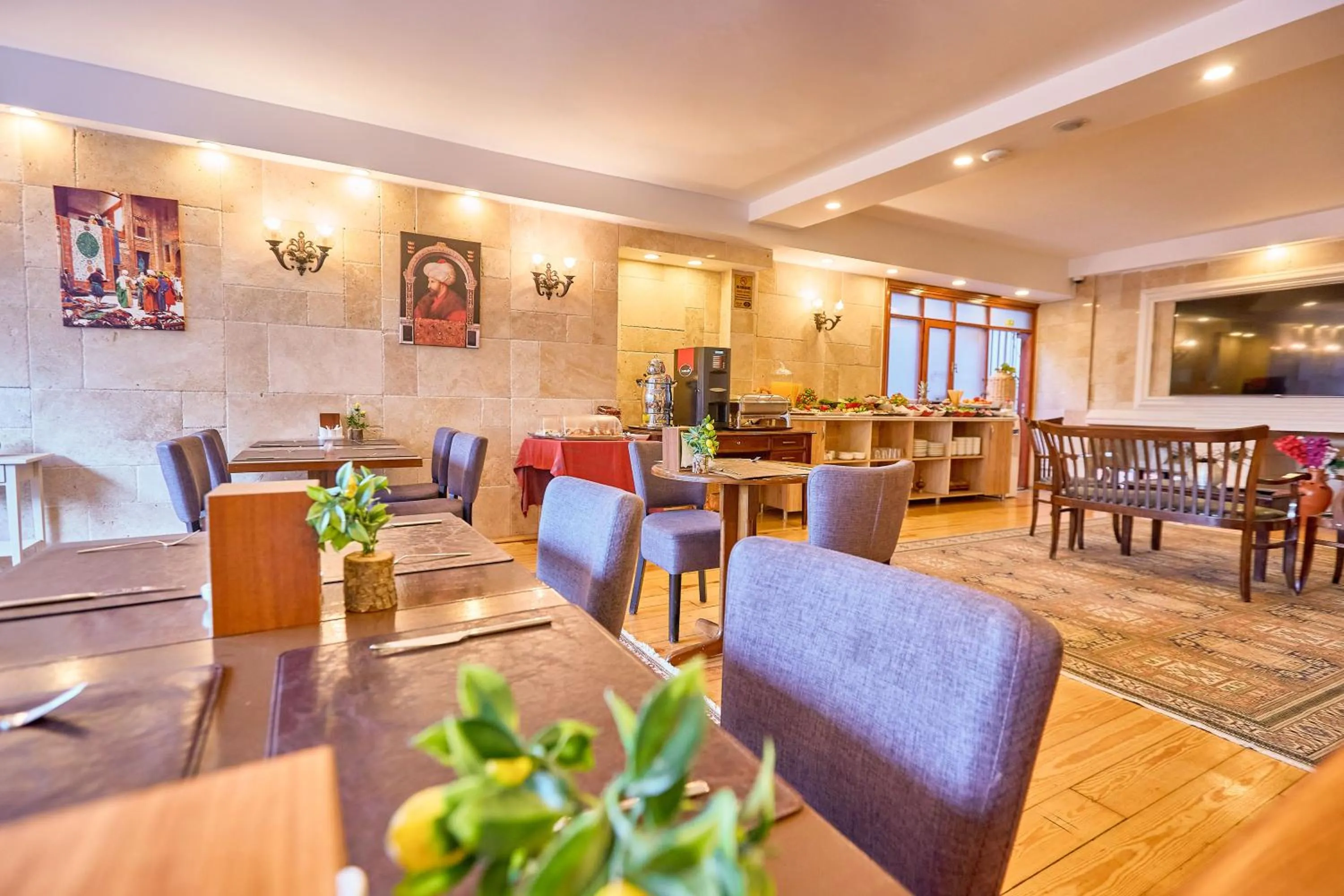 Restaurant/places to eat in Ardey Hotel