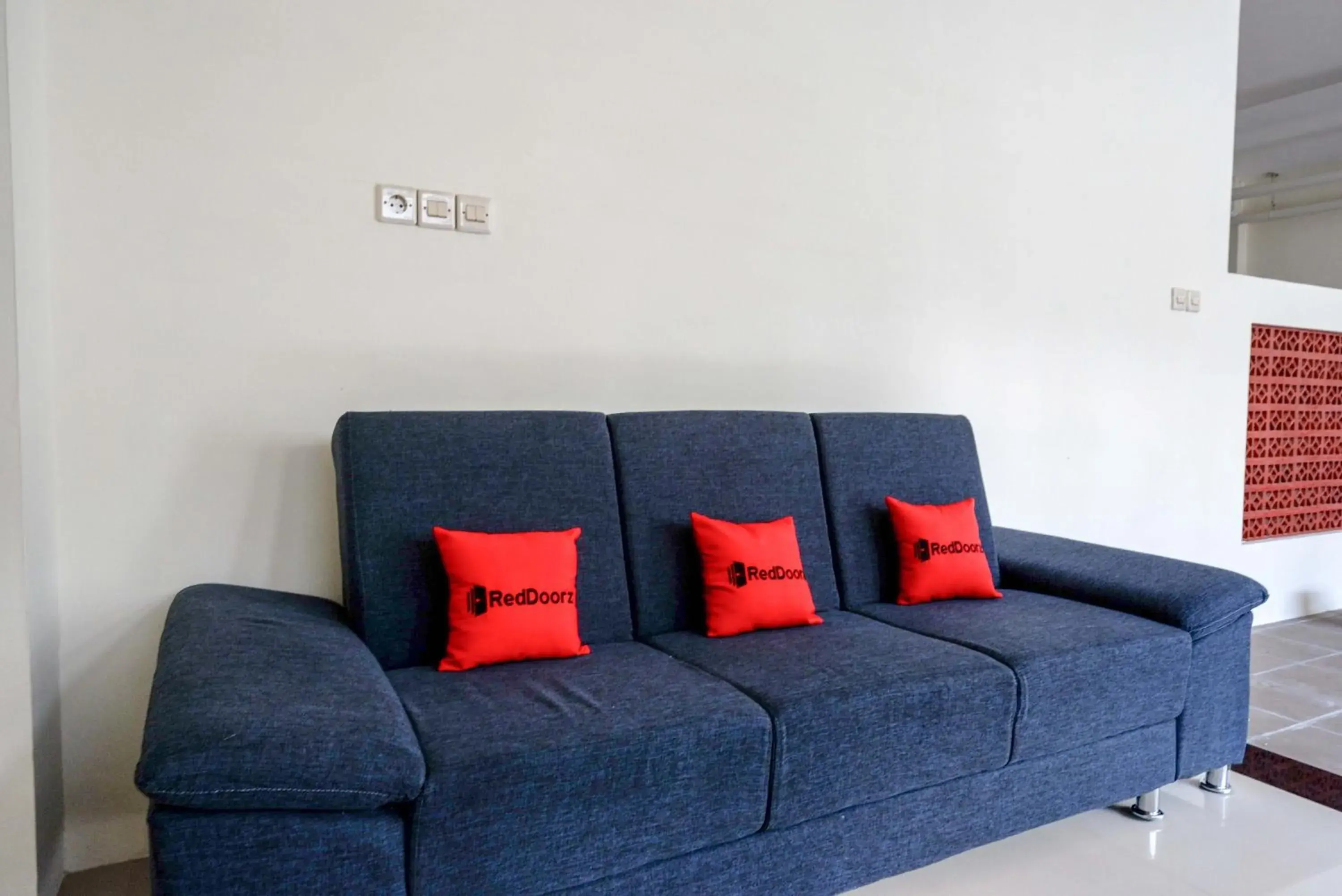 Living room in RedDoorz Plus near Pasar Gede Solo Living room in RedDoorz Plus near Pasar Gede Solo