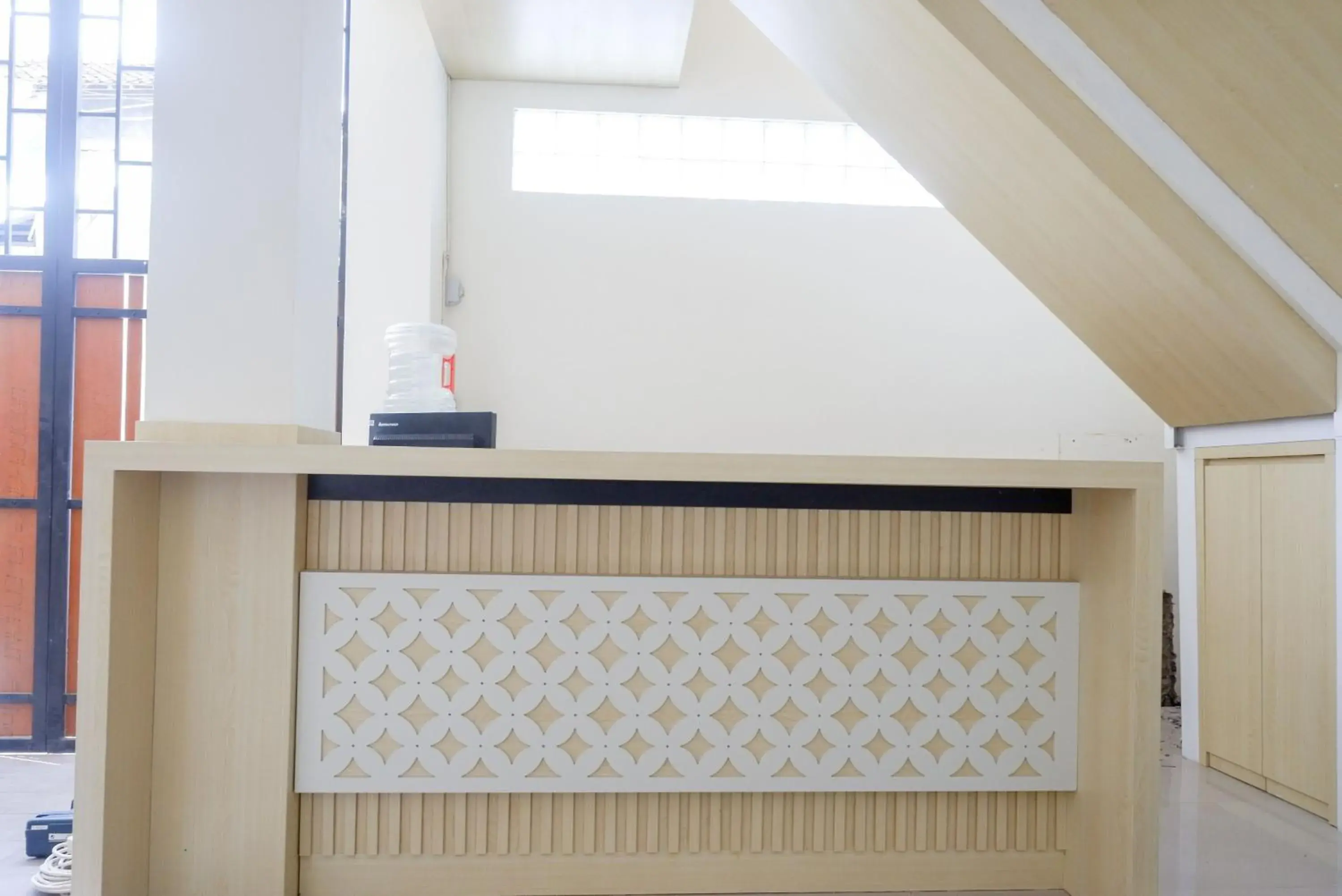 Lobby or reception in RedDoorz Plus near Pasar Gede Solo Lobby or reception in RedDoorz Plus near Pasar Gede Solo