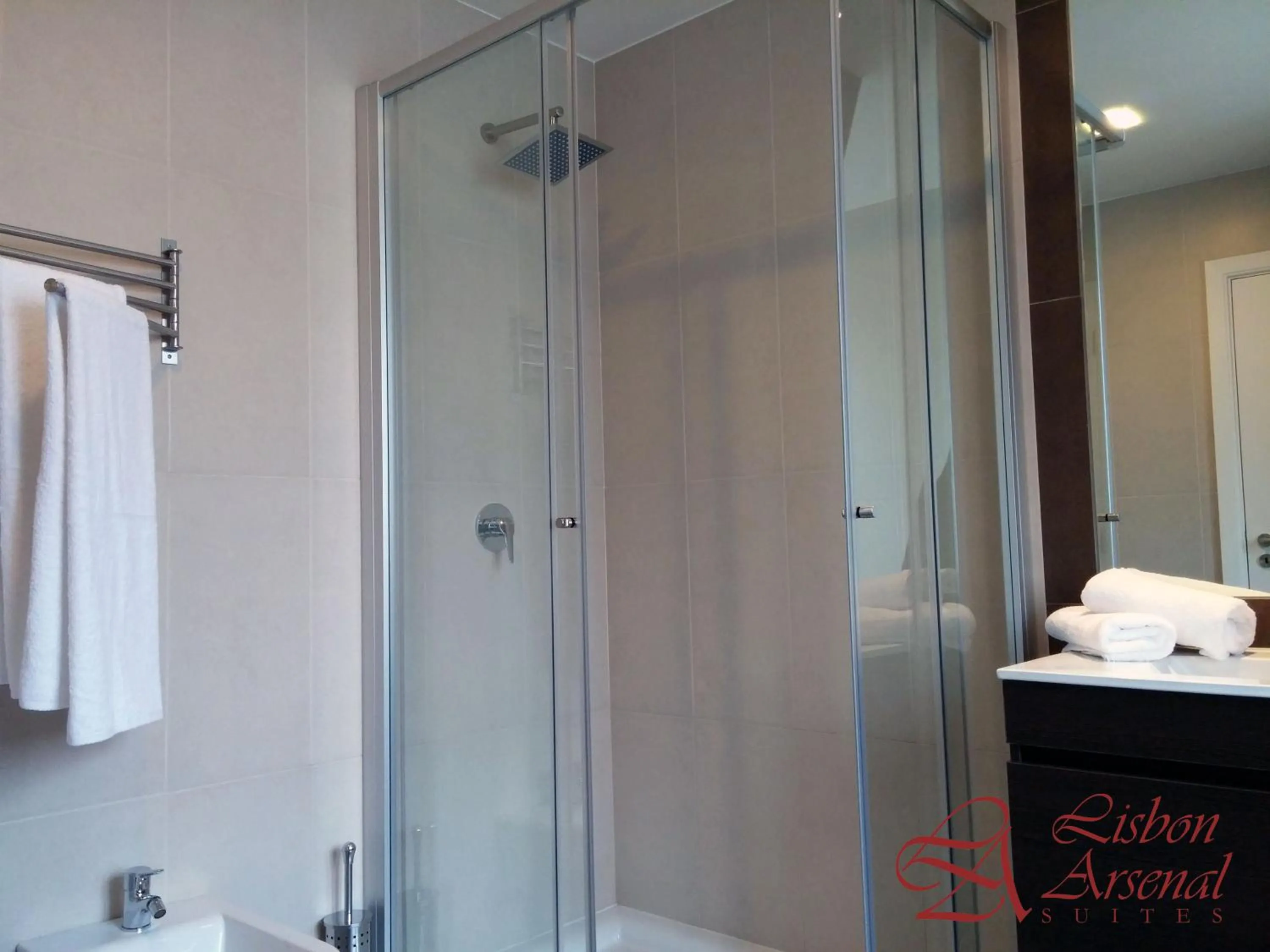 Shower in Lisbon Arsenal Suites
