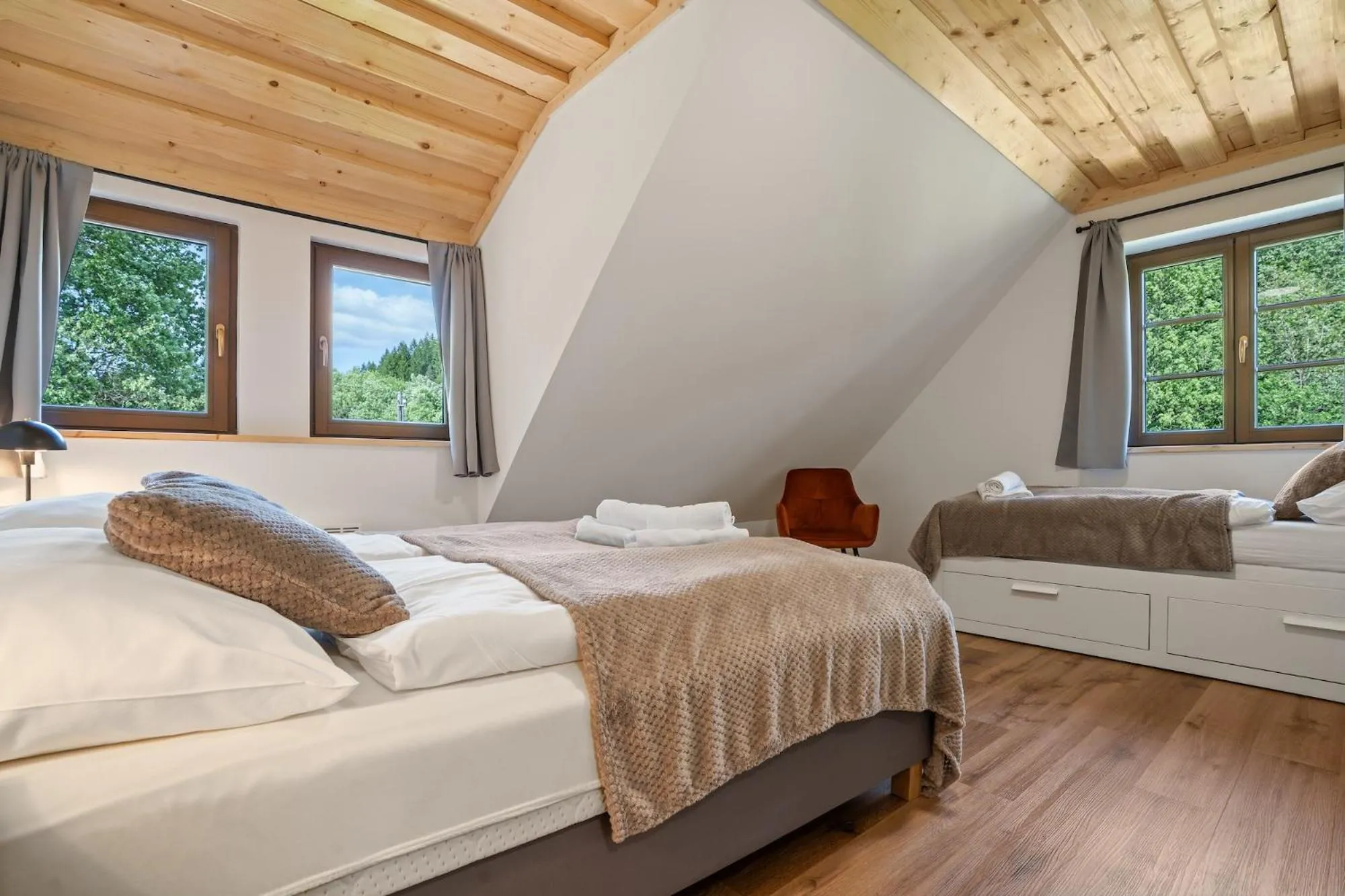 Bedroom, Bed in Dvě chalupy - Velké Karlovice
