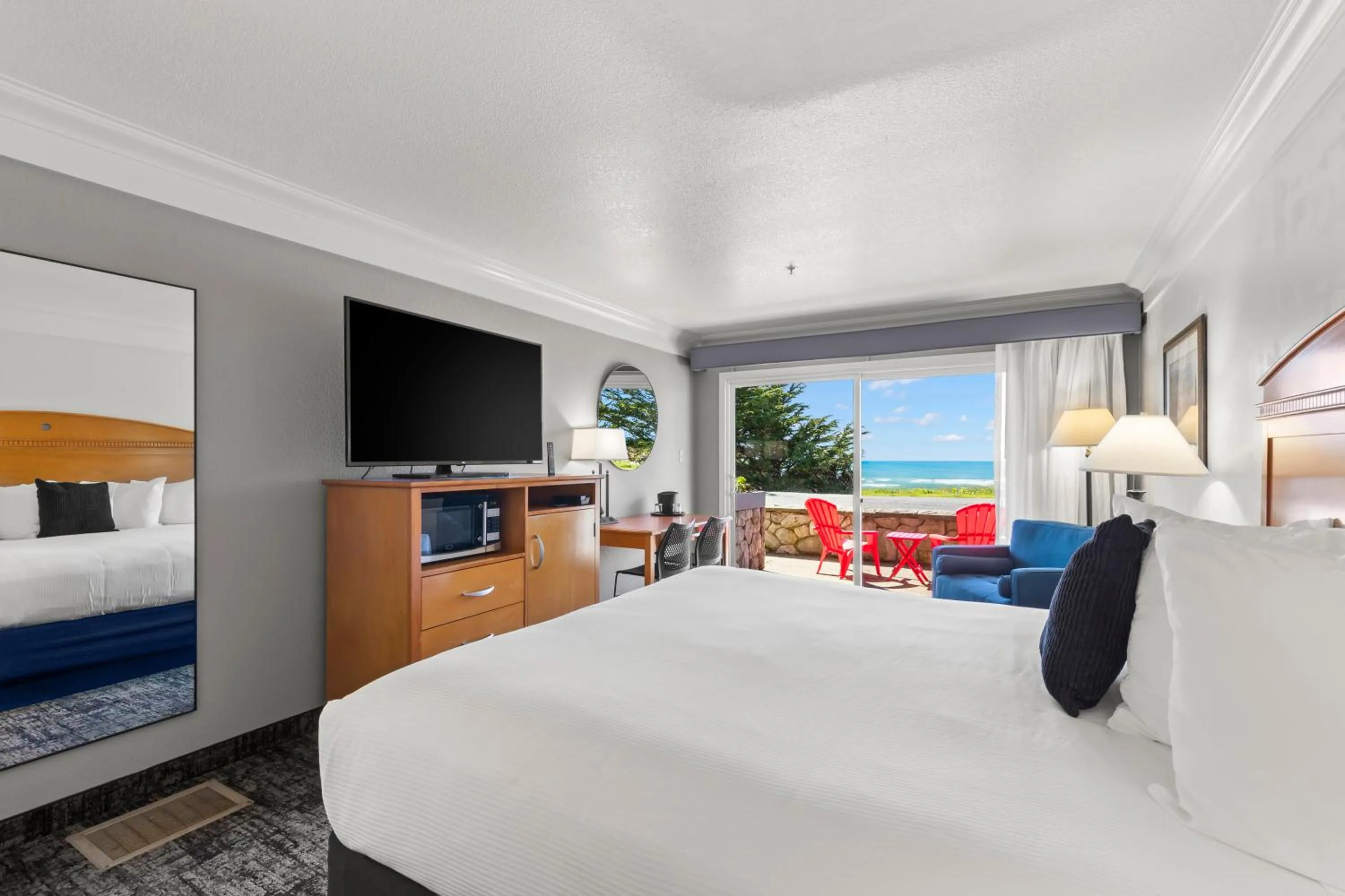 Bed in Beachcomber Motel