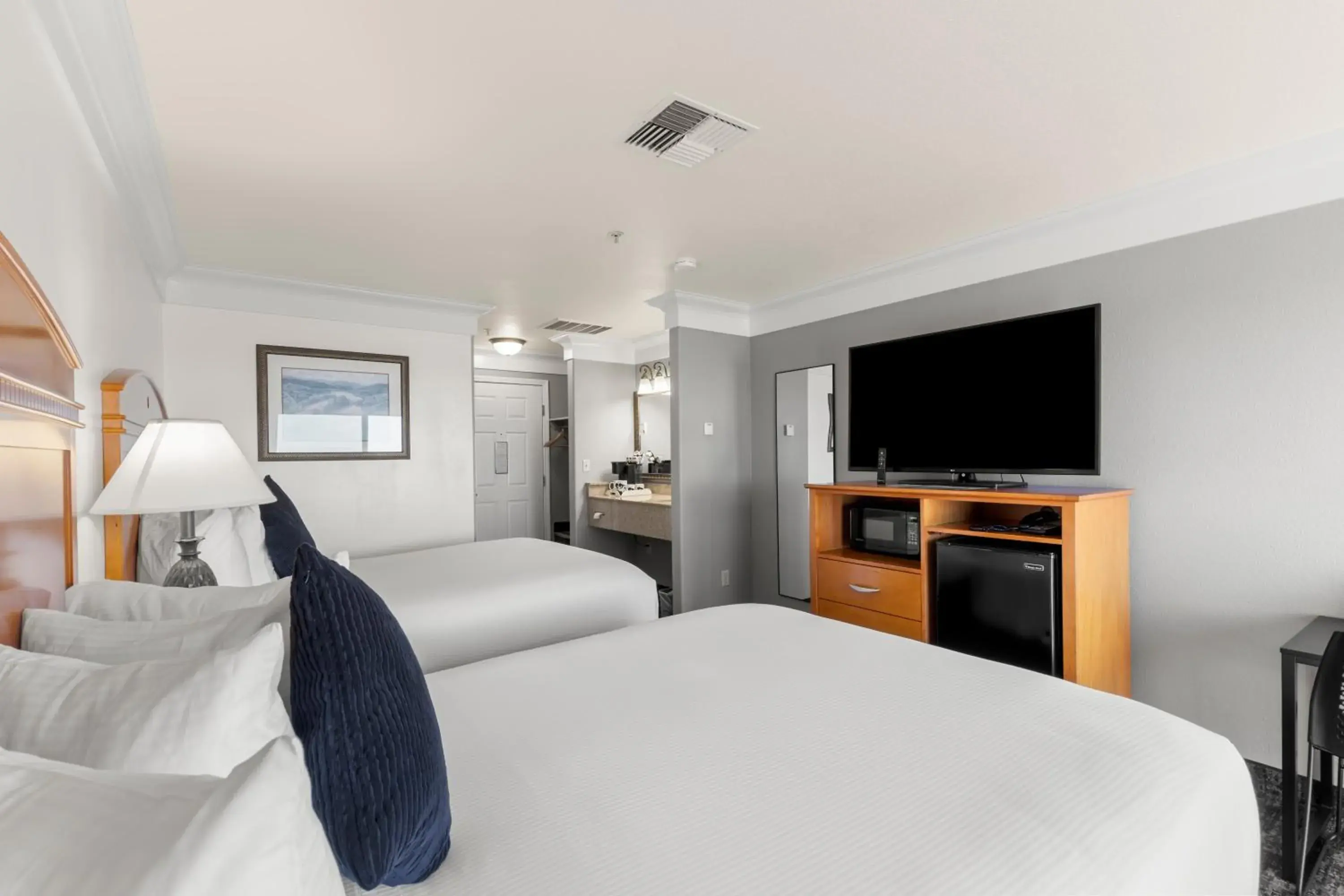 Bed in Beachcomber Motel Bed in Beachcomber Motel