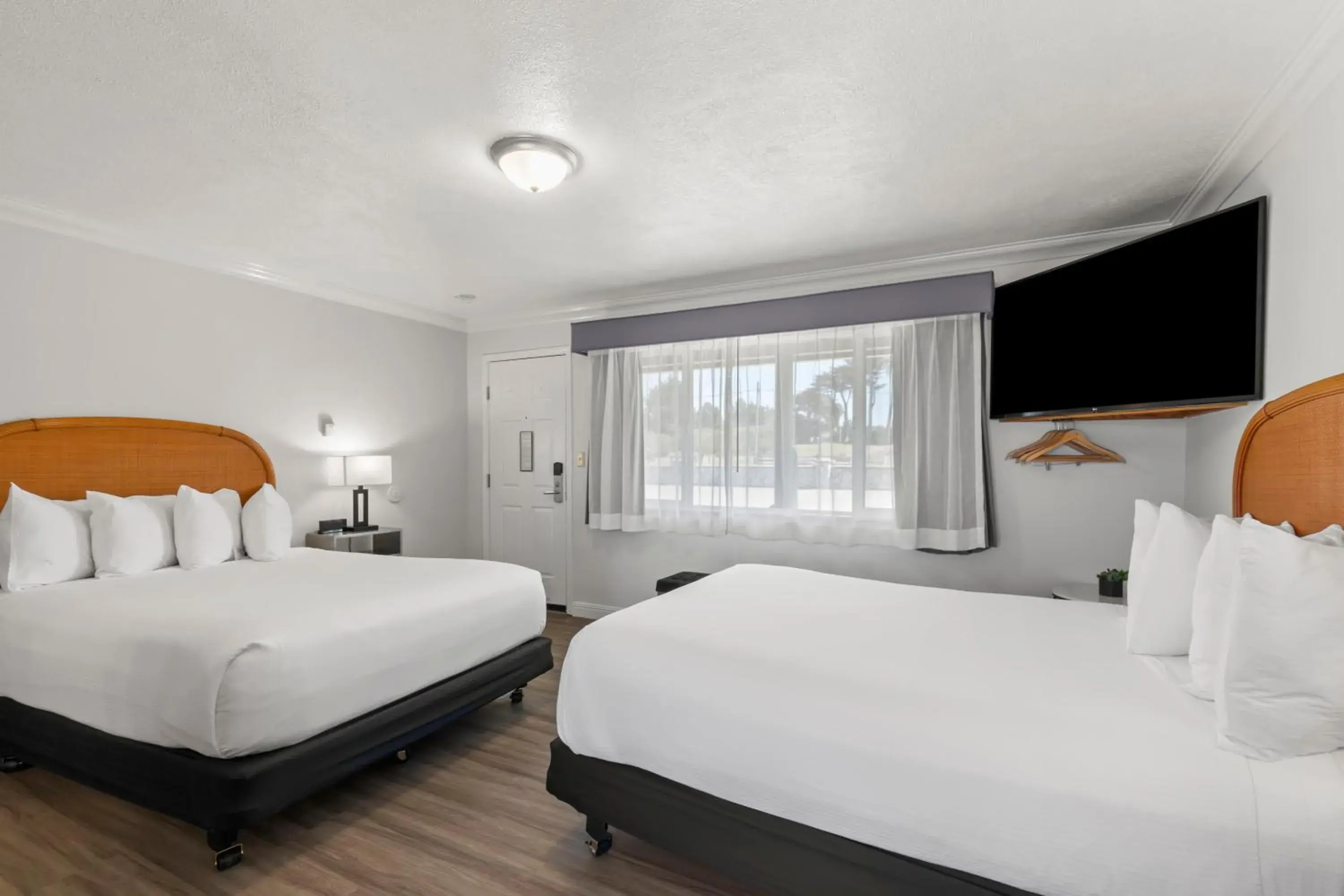 Bed in Beachcomber Motel Bed in Beachcomber Motel