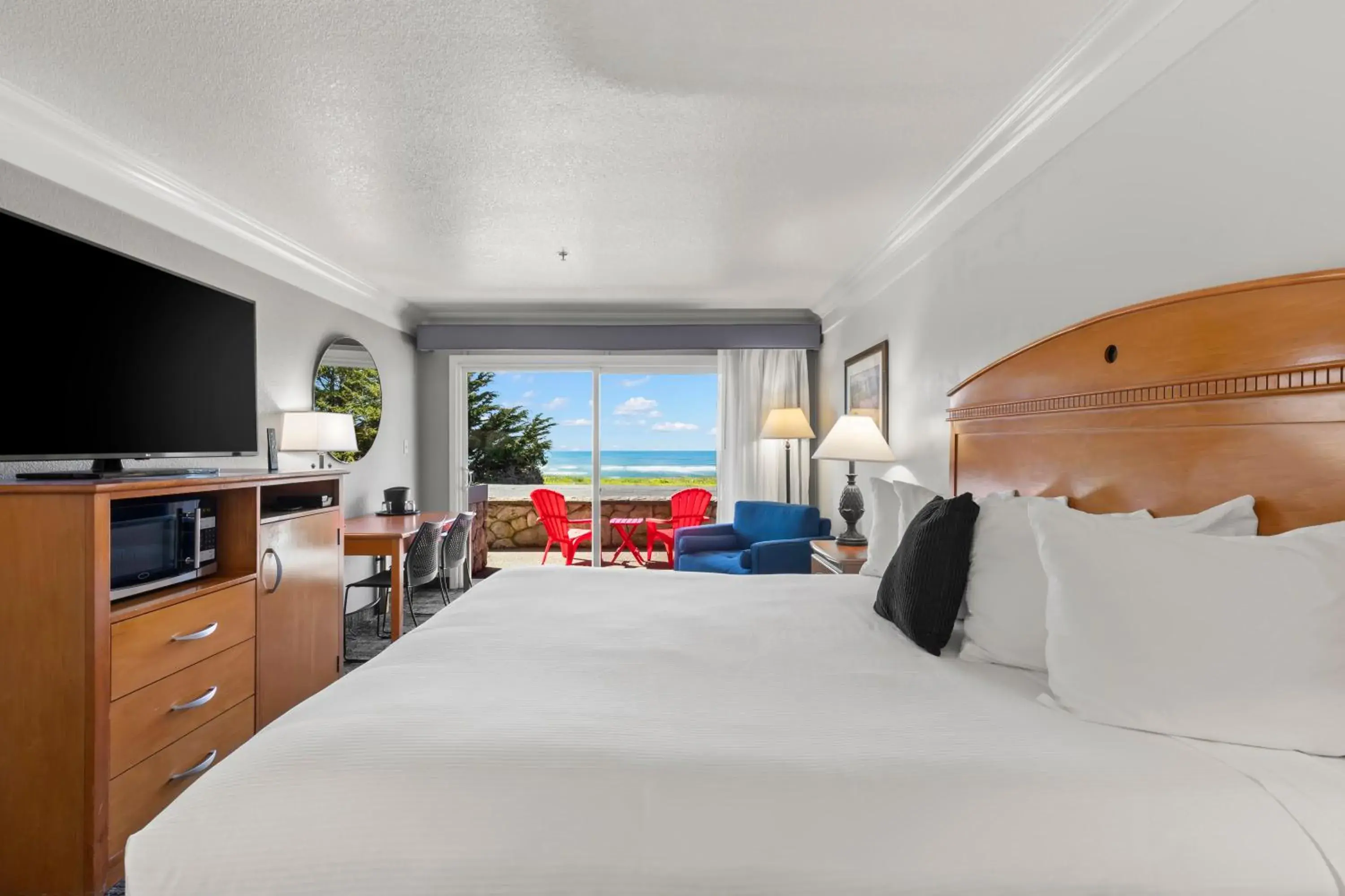 Bed in Beachcomber Motel Bed in Beachcomber Motel