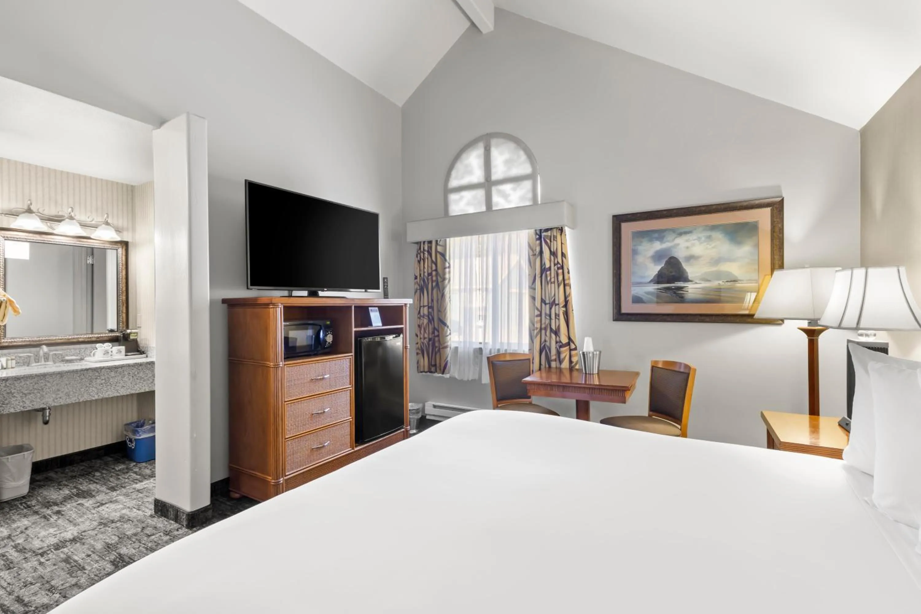 Bed in Surf and Sand Lodge