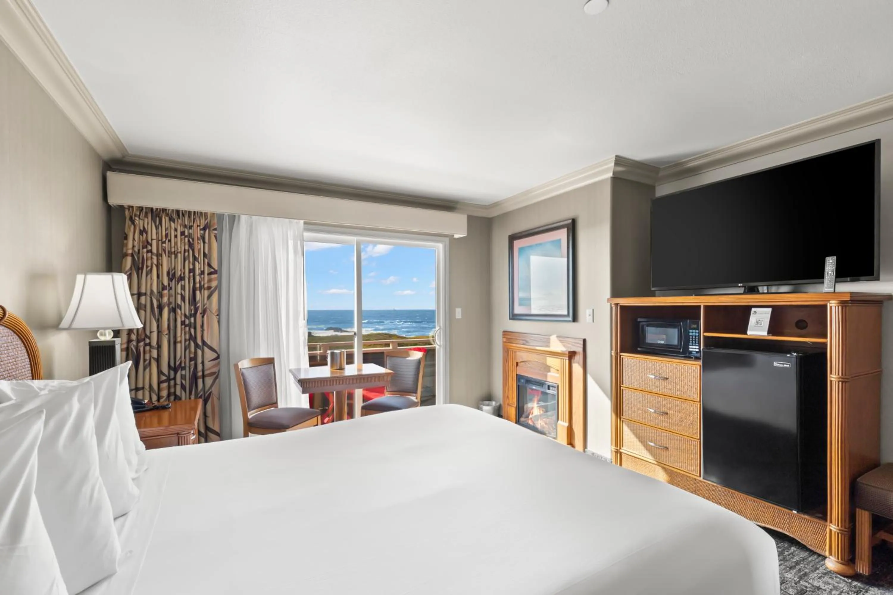 Bed in Surf and Sand Lodge