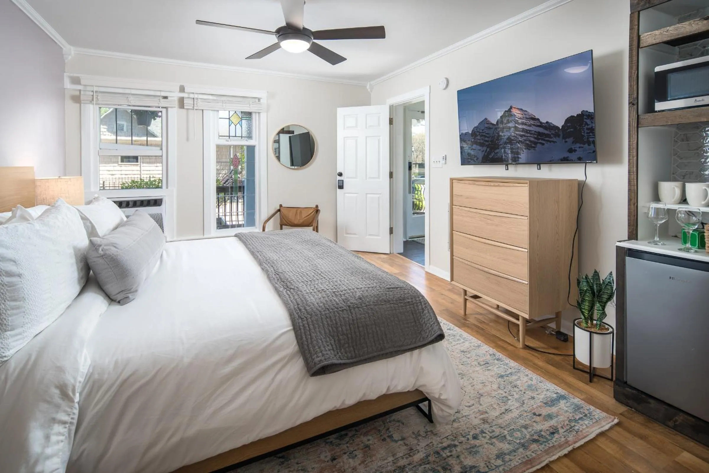 Bed in The Victorian Inn Blowing Rock