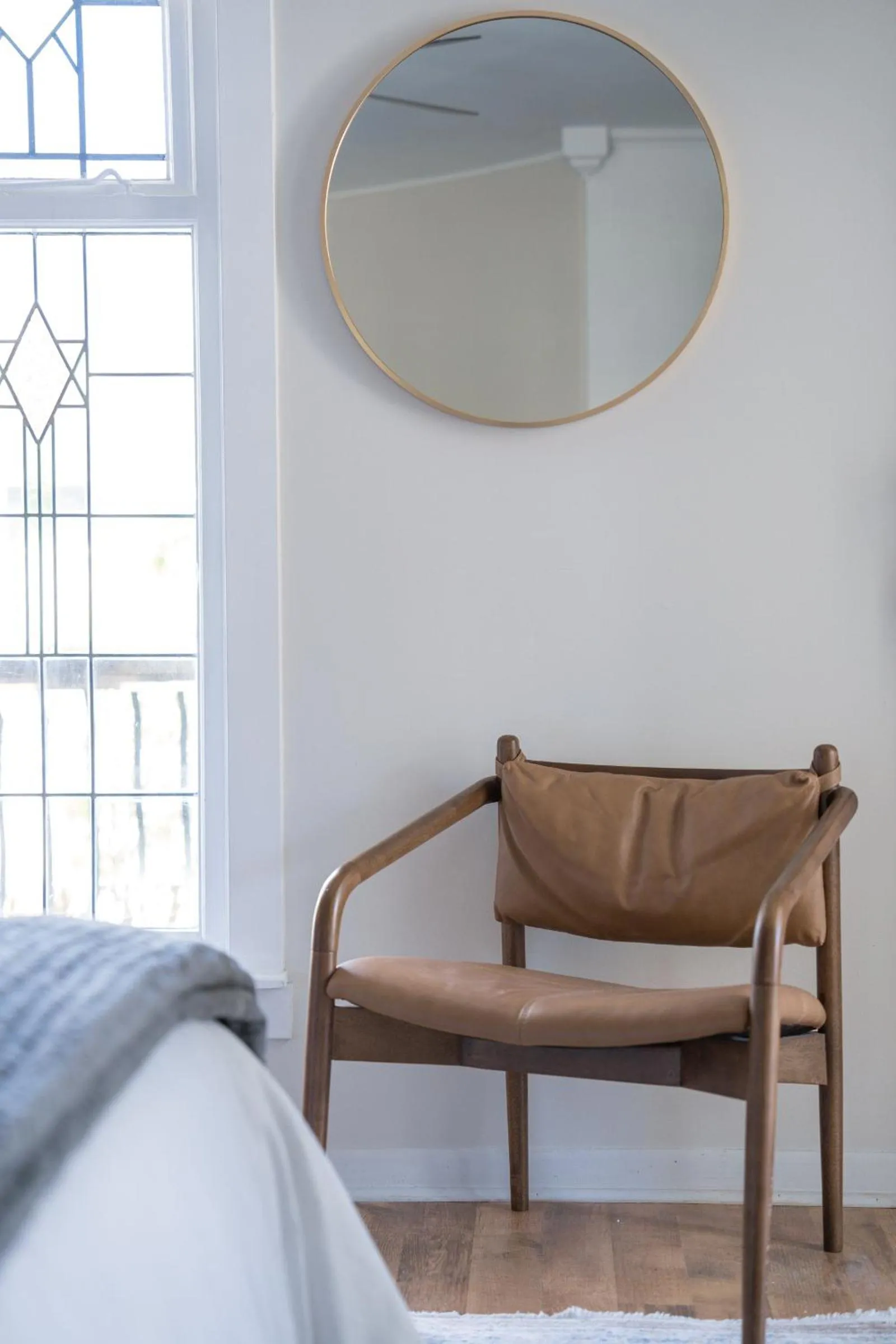 Seating area, Bed in The Victorian Inn Blowing Rock