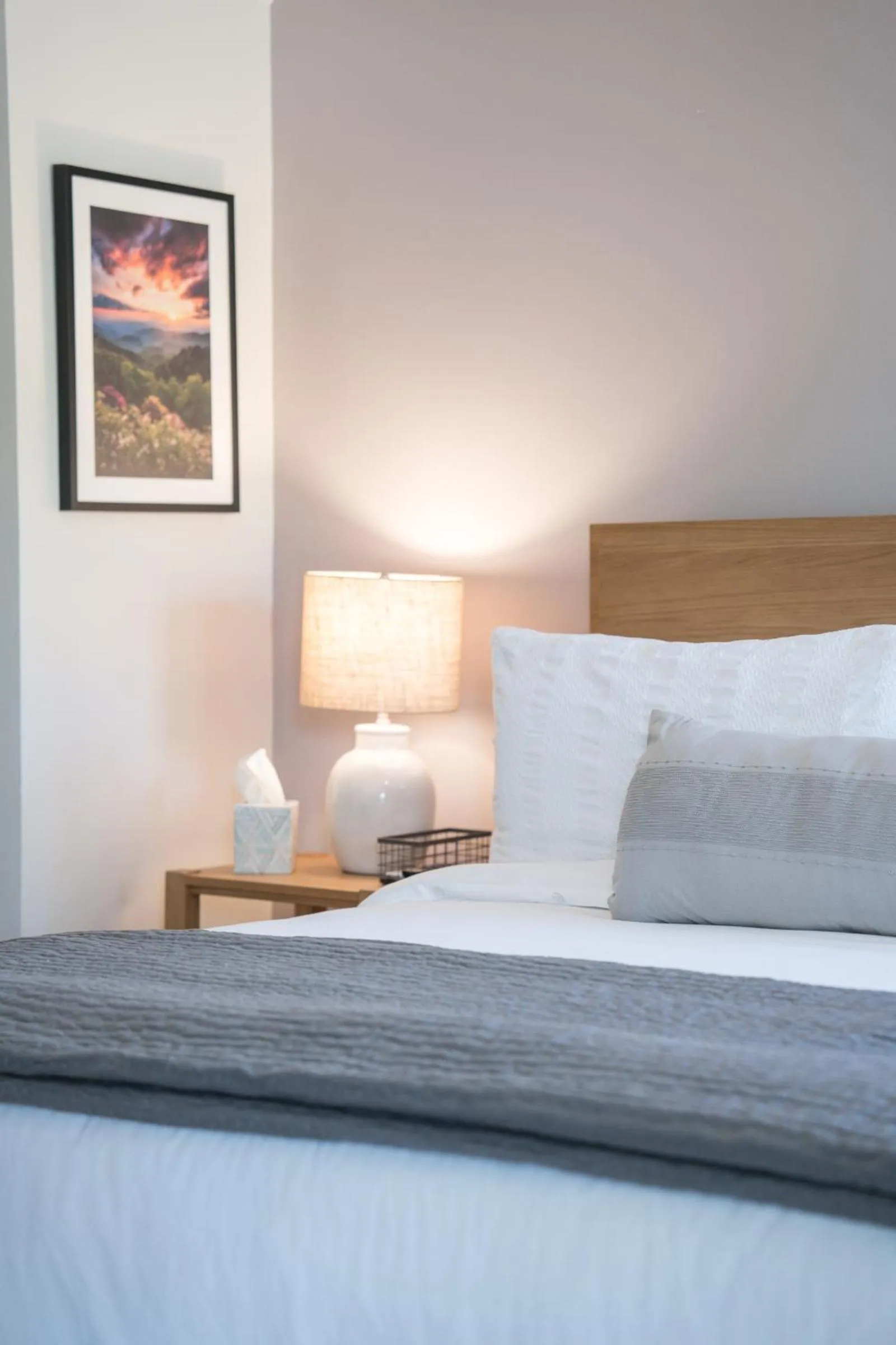 Bedroom, Bed in The Victorian Inn Blowing Rock